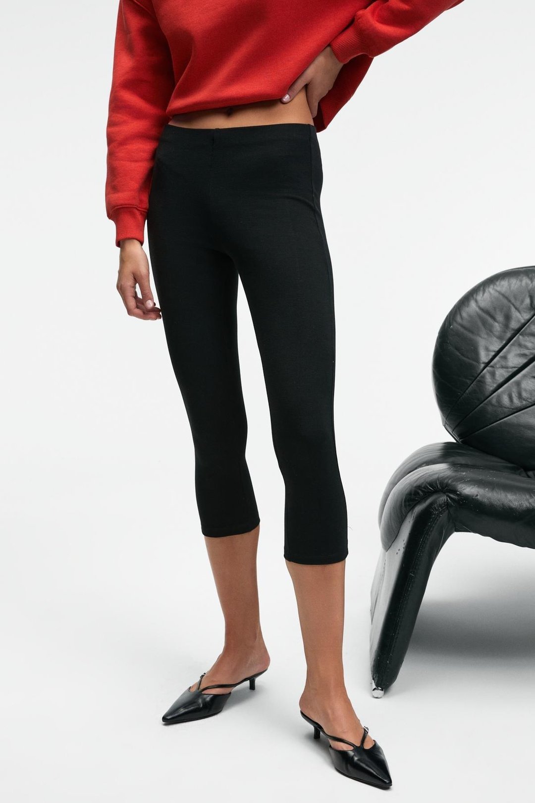 SYRELIA Kadın Esnek Kumaşlı Slim Fit Capri Siyah Tayt