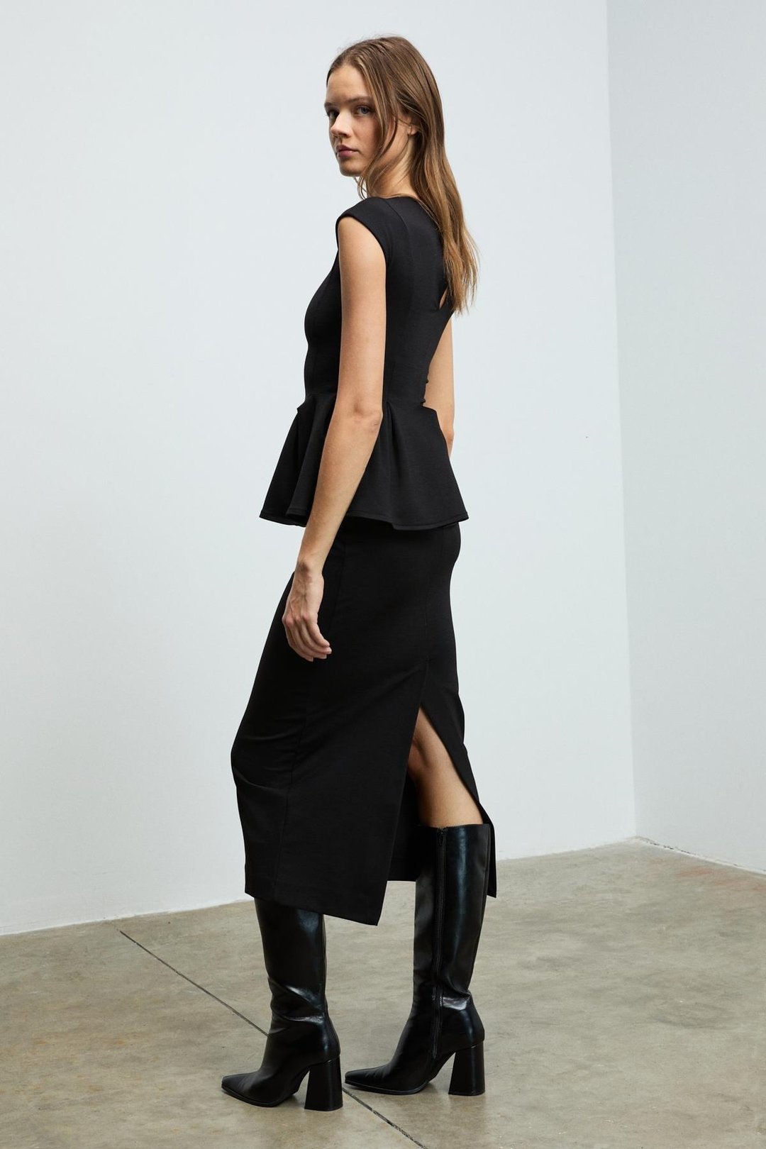 TALINDRA Kadın Midi Boy Önden Pensli Arkası Derin Yırtmaç Detaylı Kalem Siyah Etek