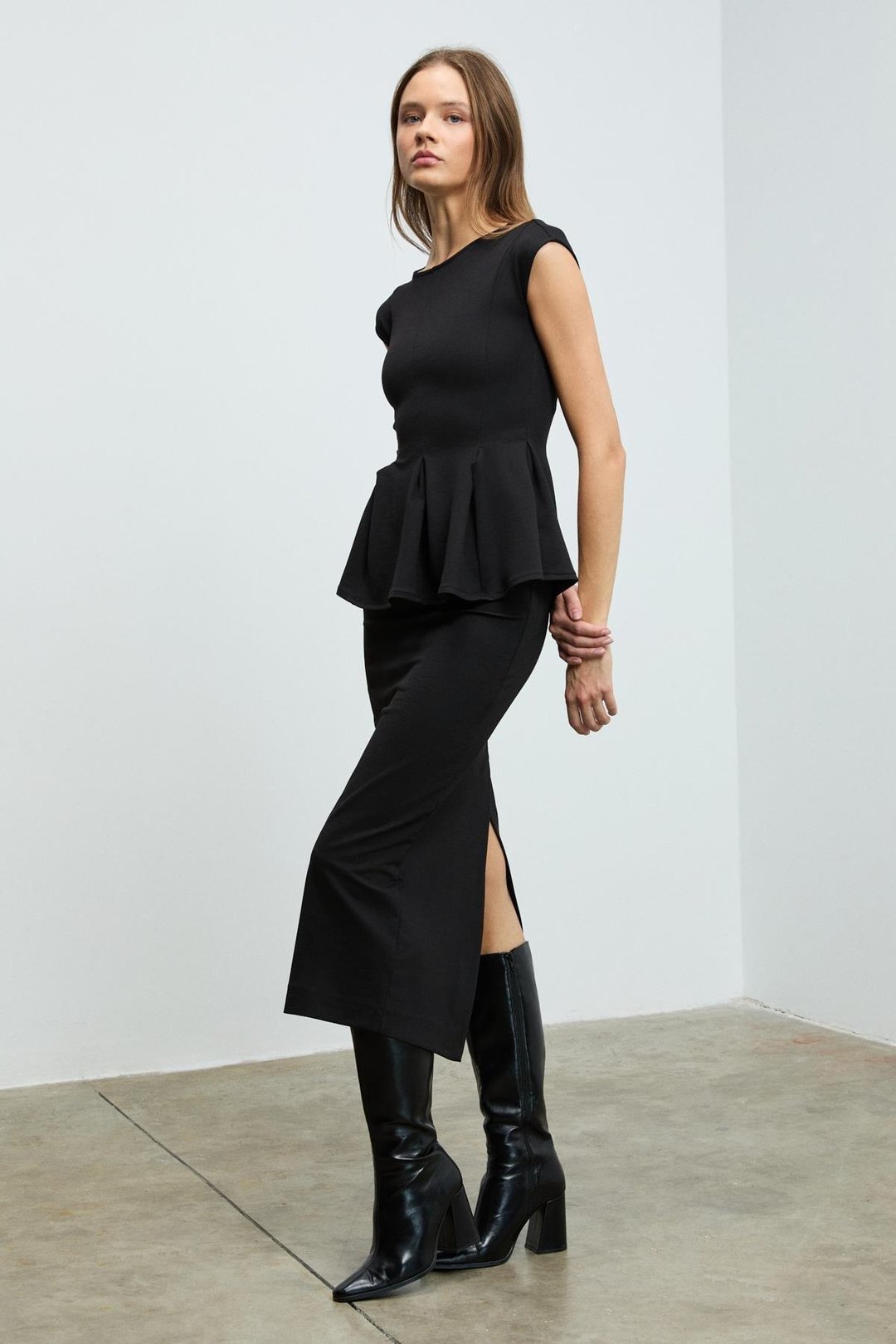 TALINDRA Kadın Midi Boy Önden Pensli Arkası Derin Yırtmaç Detaylı Kalem Siyah Etek