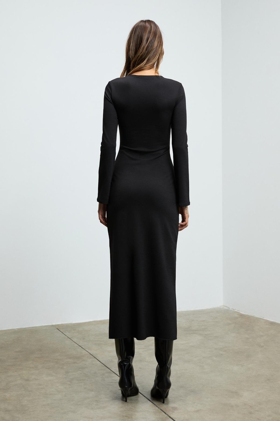 THALUNE Kadın Yuvarlak Yaka Uzun Kollu Vücuda Oturan Önde Yırtmaç Detaylı uzun Siyah Elbise