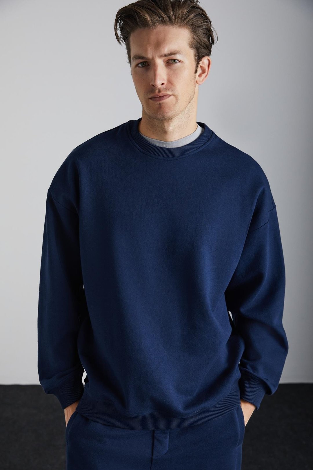 TRAVIS Erkek Organik Kumaşlı Yumuşacık Regular Fit Yuvarlak Yakalı Koyu Lacivert Sweatshirt