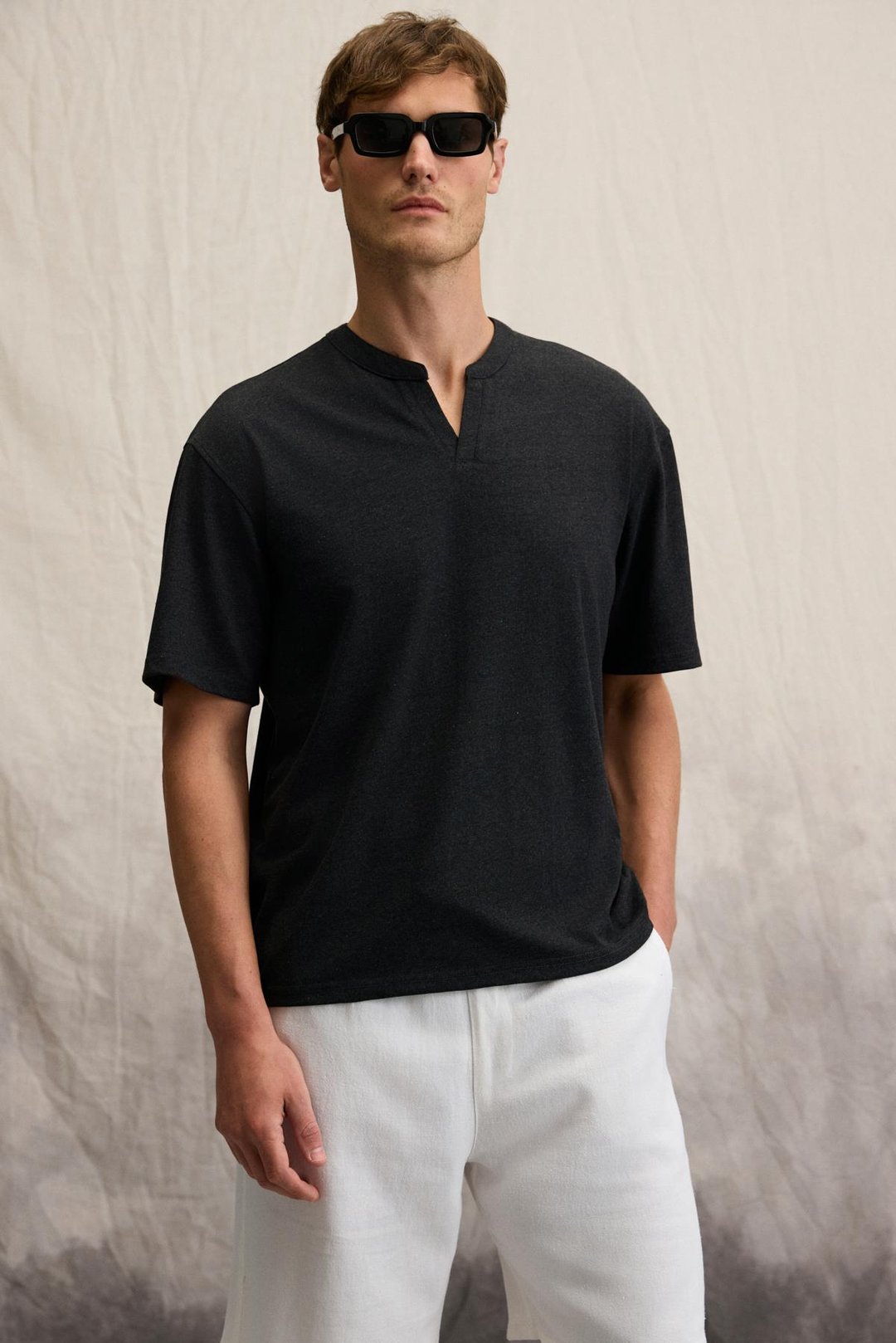 TUOMO Erkek Hakim Yaka Kısa Patlı Kısa Kollu Relaxed Fit Siyah T-Shirt