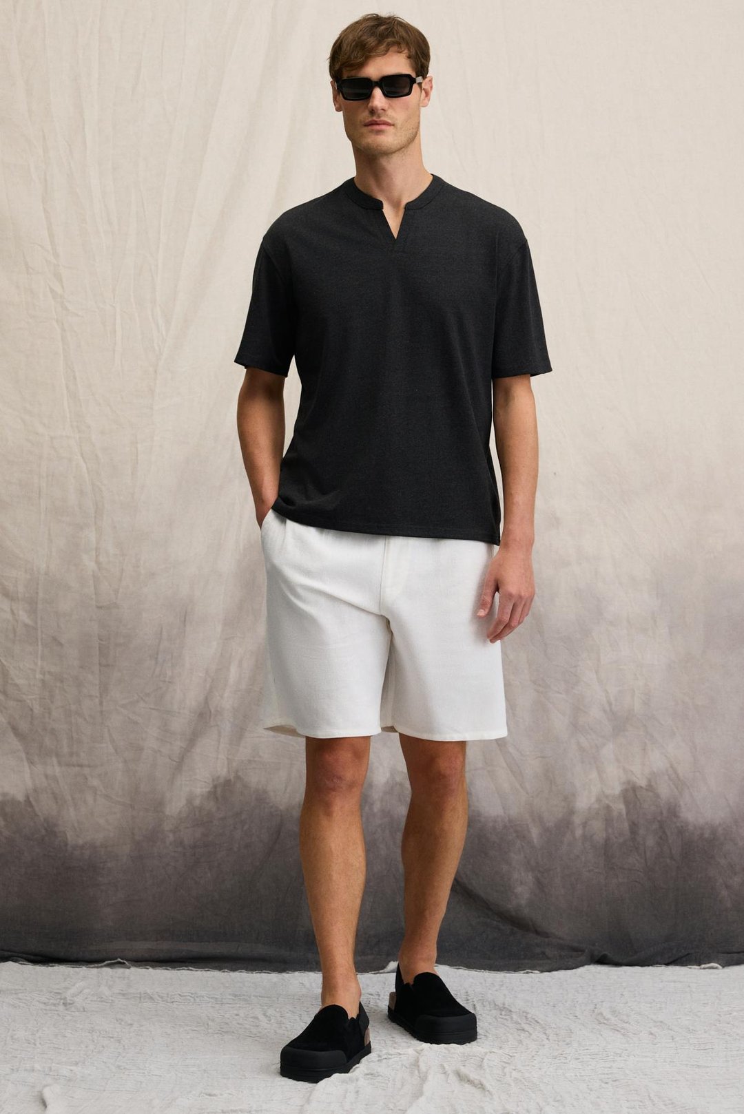 TUOMO Erkek Hakim Yaka Kısa Patlı Kısa Kollu Relaxed Fit Siyah T-Shirt