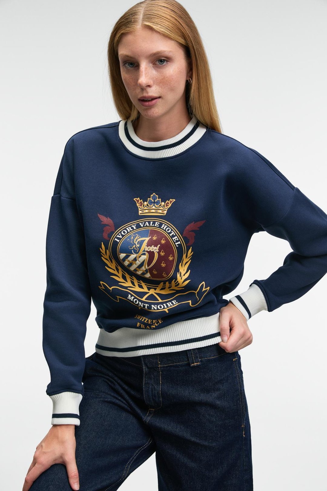 VALLUNE Kadın Kontrast Triko Etek Ucu Manşet Ve Yakalı Nakış Crop Lacivert Sweatshirt