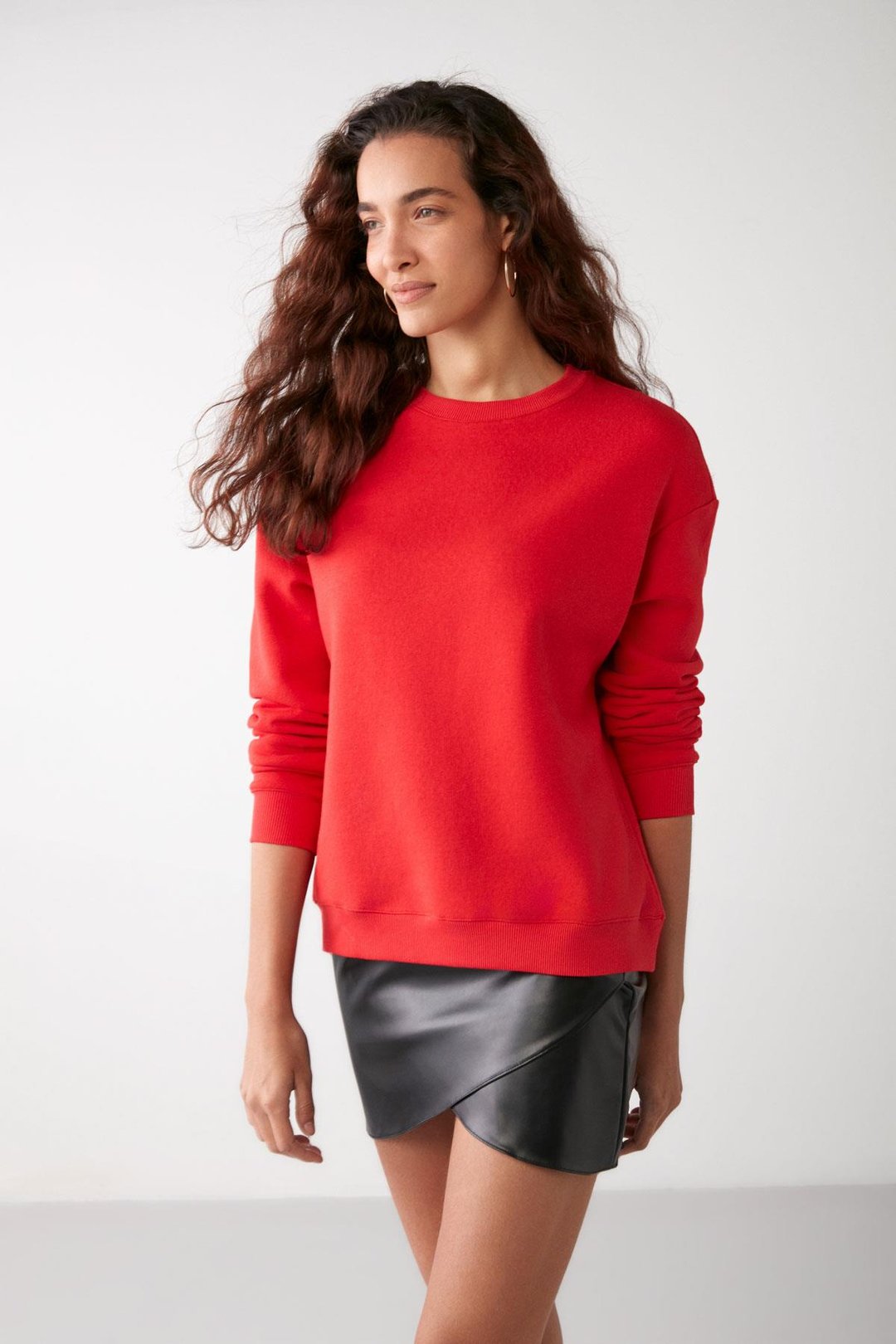 VANELTINA Kadın İçi Polarlı 3 İplik Organik Pamuk Oversize Basic Bisiklet Yaka Kırmızı Sweatshirt