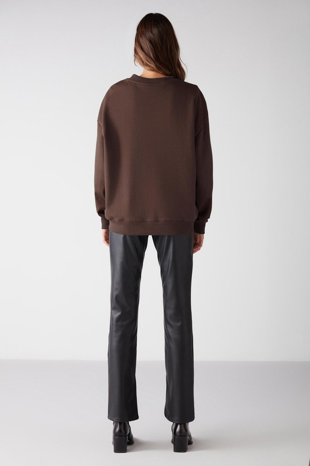 VANELTINA Kadın Organik Pamuklu Yumuşacık İçi Polarlı Yuvarlak yakalı Kahverengi Sweatshirt