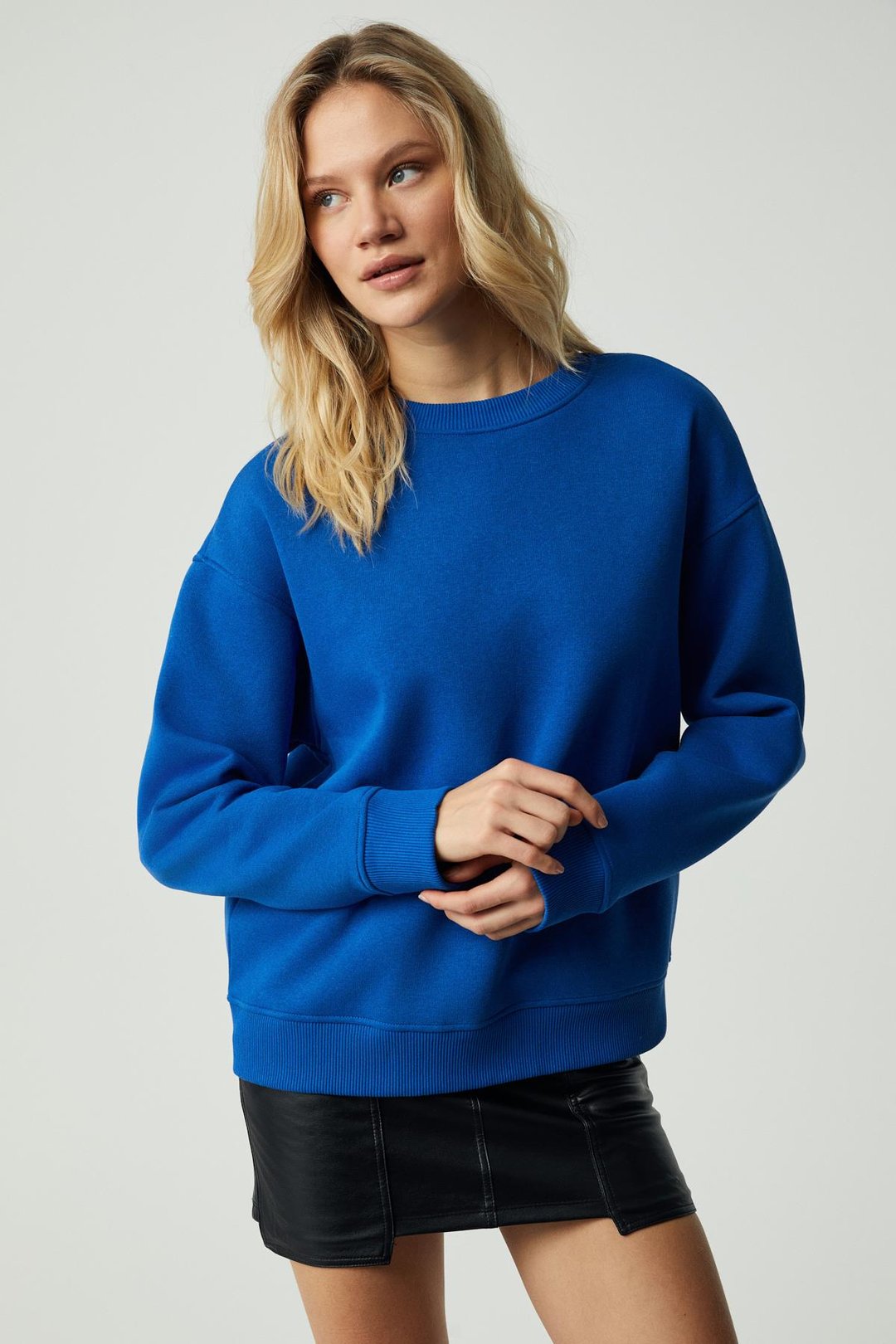 VANELTINA Kadın Organik Pamuklu Yumuşacık İçi Polarlı Yuvarlak yakalı Parlament Mavi Sweatshirt