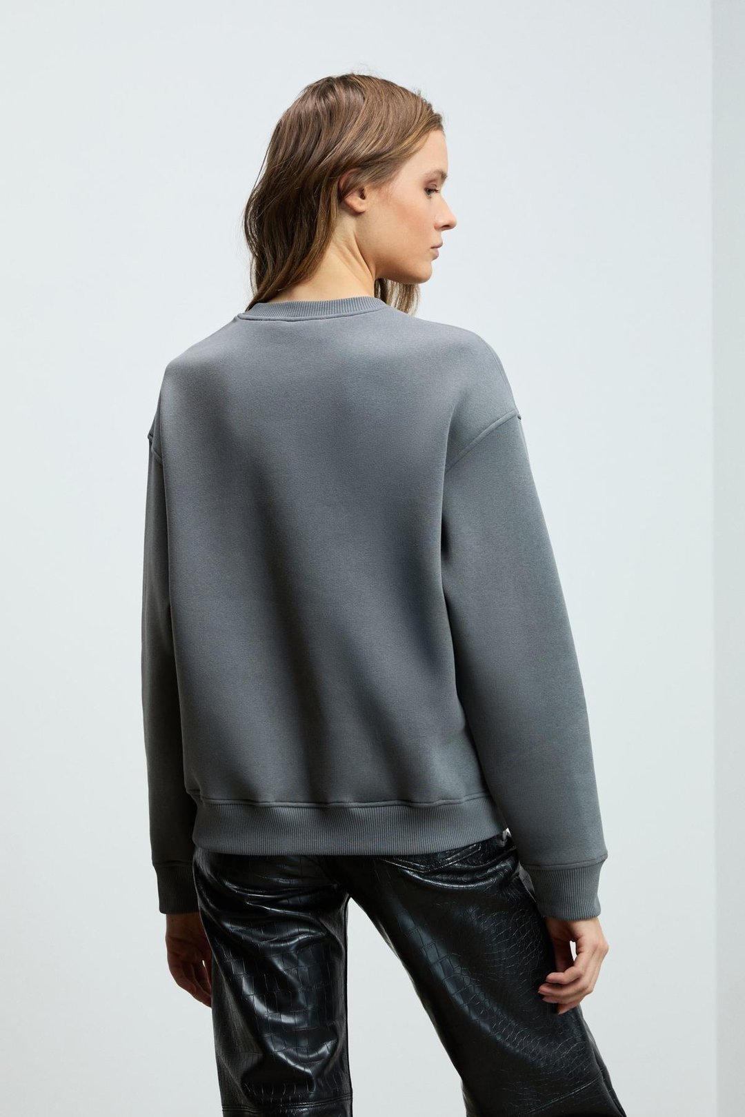 VANELTINA Kadın Organik Pamuklu Yumuşacık İçi Polarlı Yuvarlak yakalı Gri Sweatshirt