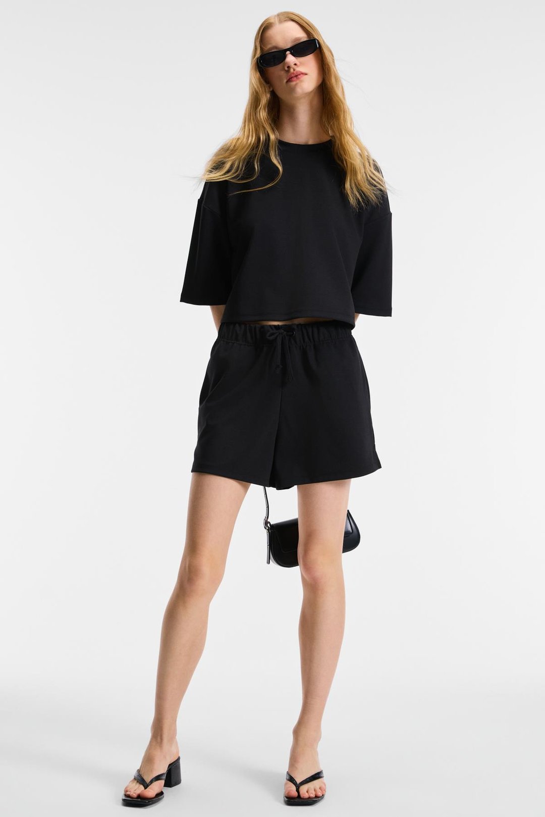 VELA Kadın Esnek Kumaşlı Bisiklet Yaka Oversize Fit Siyah T-Shirt