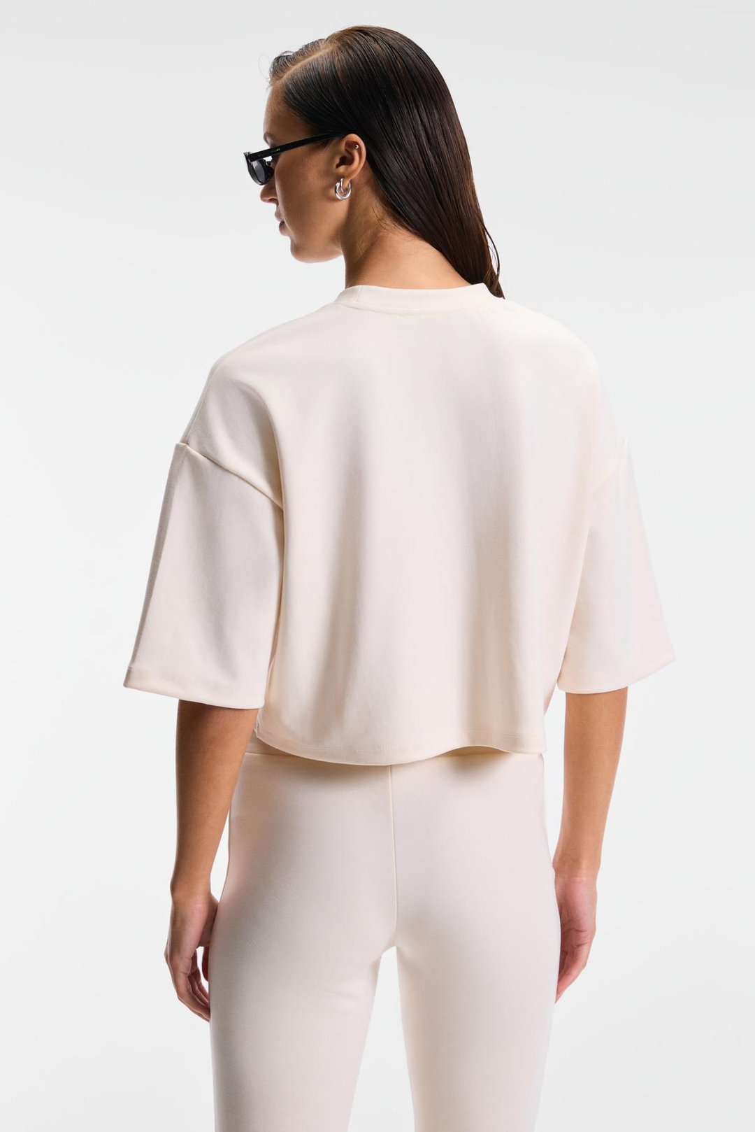 VELA Kadın Esnek Kumaşlı Bisiklet Yaka Oversize Fit Bej T-Shirt
