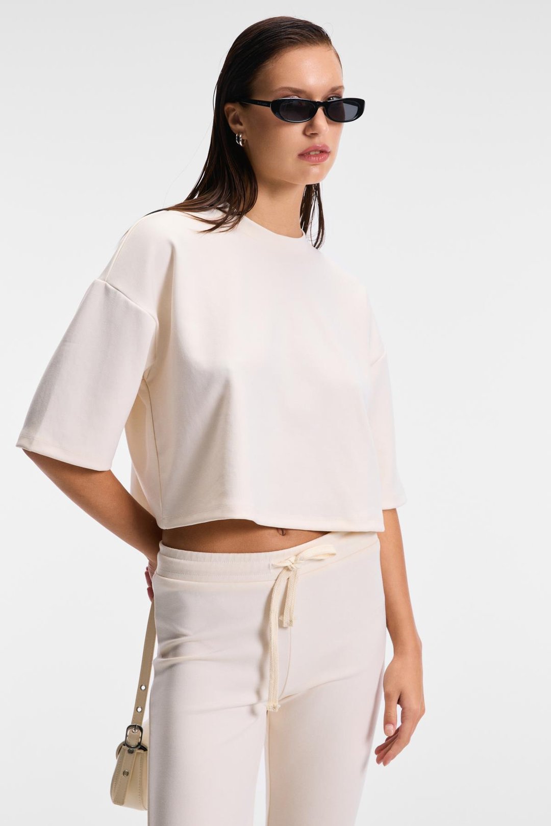 VELA Kadın Esnek Kumaşlı Bisiklet Yaka Oversize Fit Bej T-Shirt