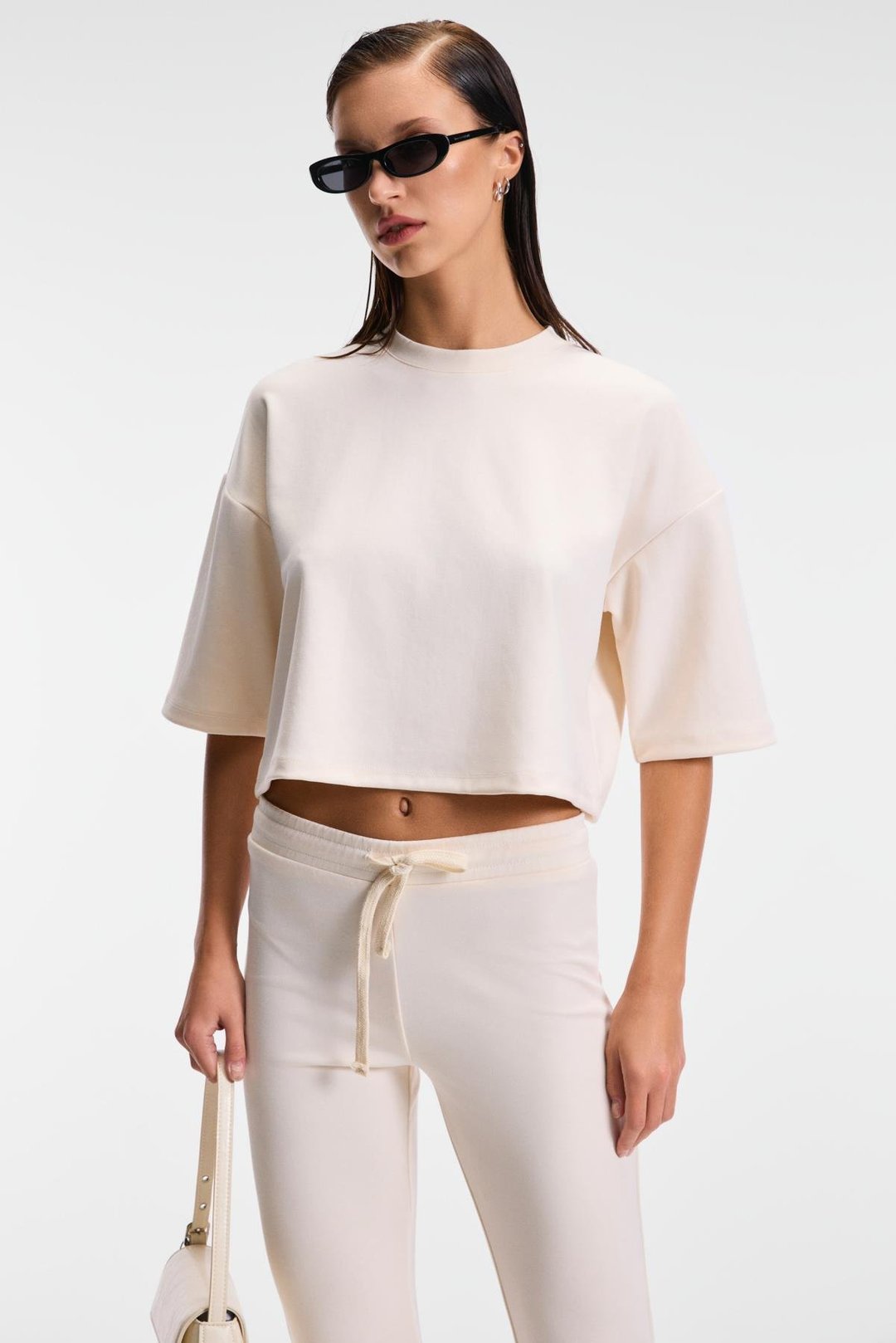 VELA Kadın Esnek Kumaşlı Bisiklet Yaka Oversize Fit Bej T-Shirt