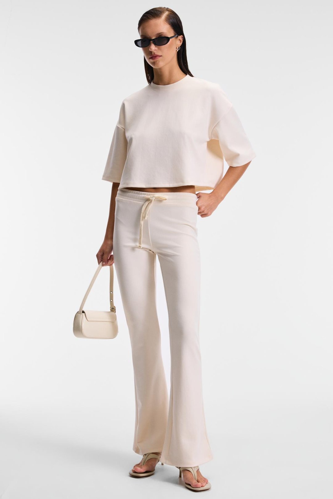 VELA Kadın Esnek Kumaşlı Bisiklet Yaka Oversize Fit Bej T-Shirt