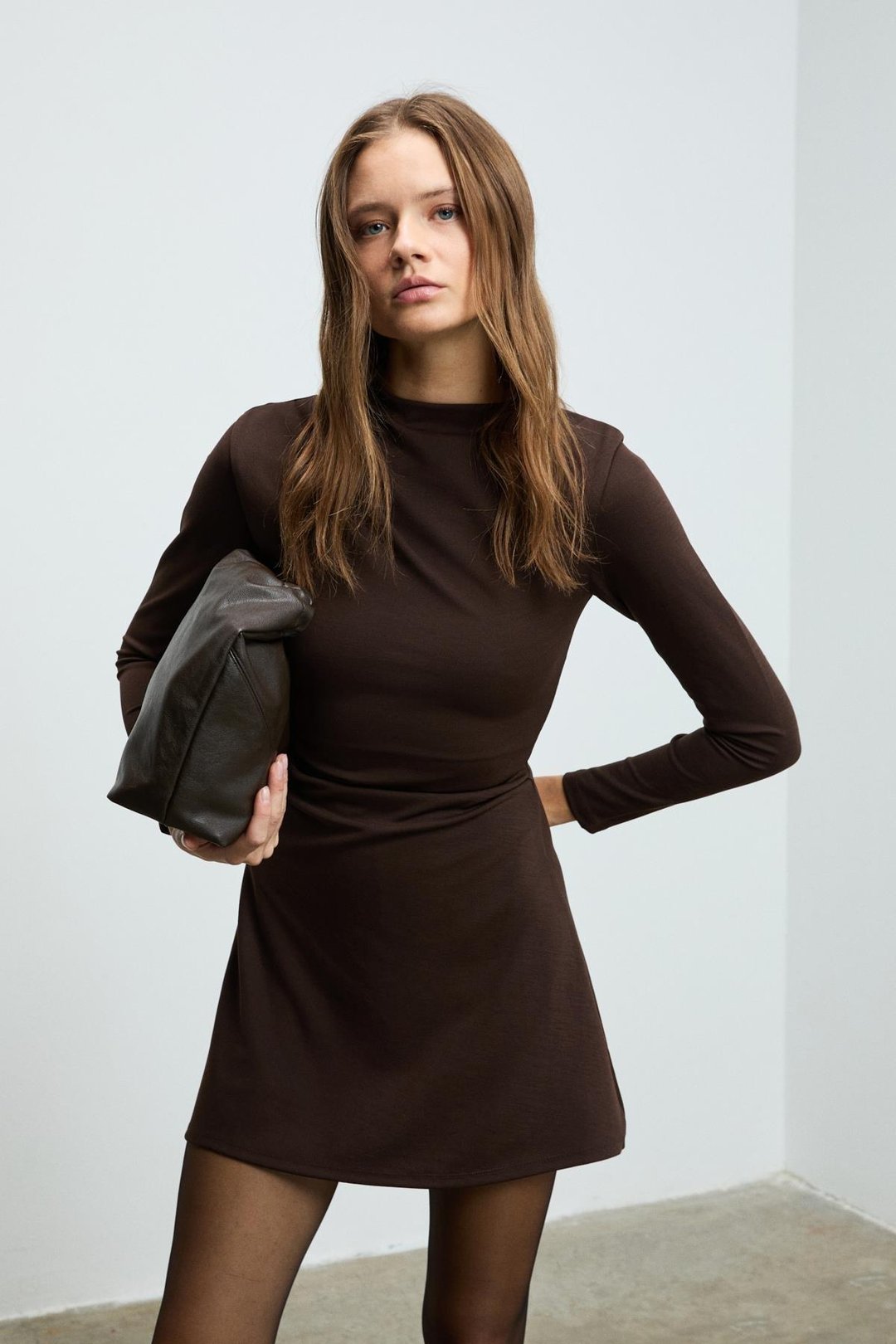 VELIRA Kadın Omuz Ve Bel Kısmında Pile Detaylı Sıfır Yaka Fermuarlı Uzun Kollu Mini Kahverengi Elbise