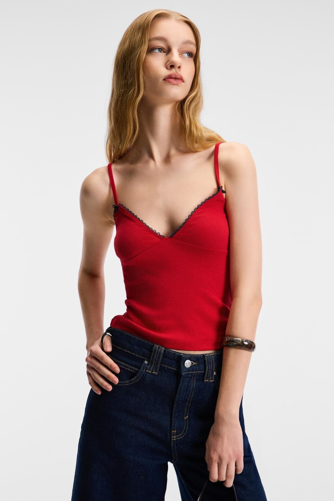 VELISTRA Kadın Üçgen Göğüs Kuplu Dantel Detaylı Ayar Askılı Kırmızı Atlet