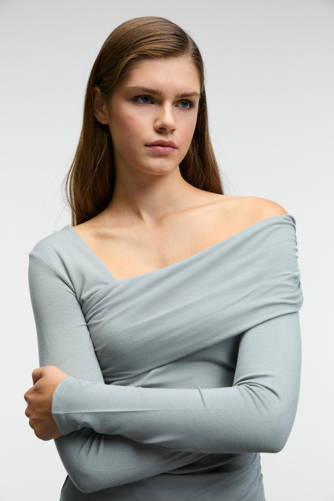 VELMEA Kadın Asimetrik Yaka Omuz Detaylı Slim Fit Açık Gri Bluz