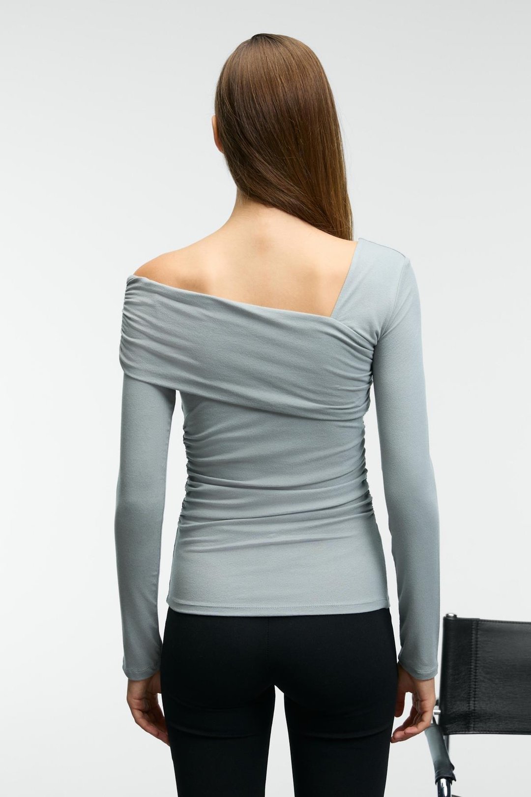 VELMEA Kadın Asimetrik Yaka Omuz Detaylı Slim Fit Açık Gri Bluz