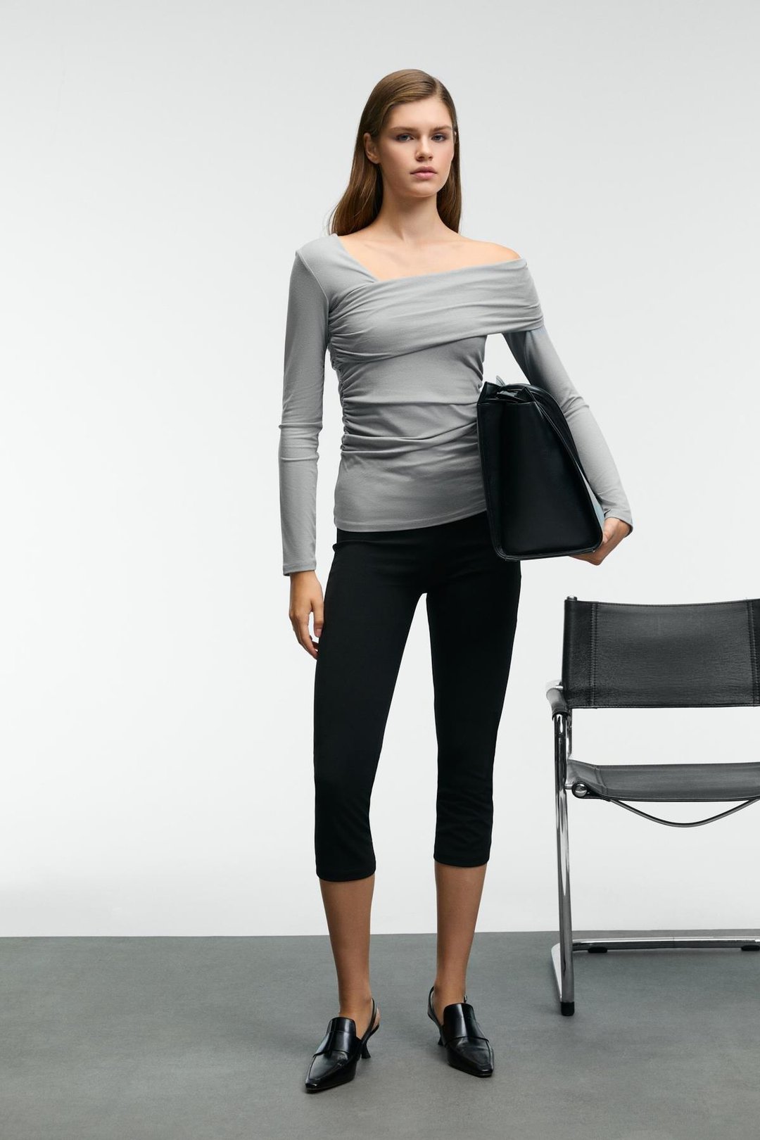 VELMEA Kadın Asimetrik Yaka Omuz Detaylı Slim Fit Açık Gri Bluz