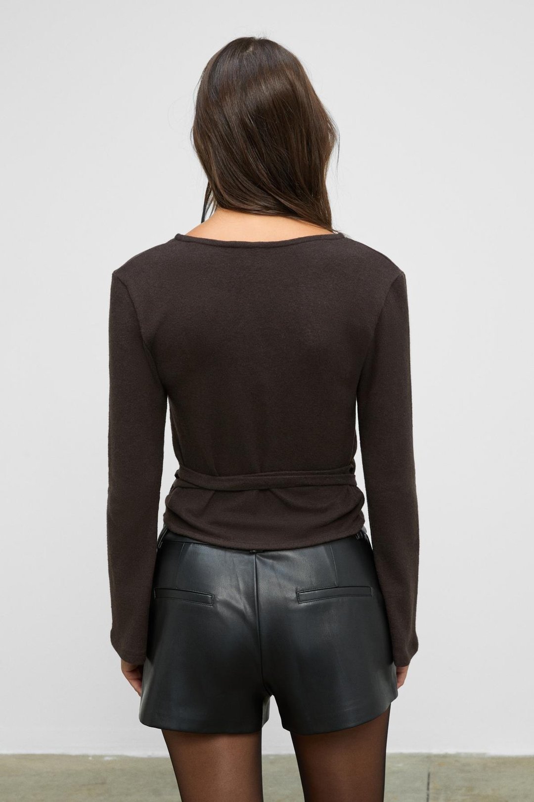 VELVET Kadın Yumuşak Ve Esnek Kumaşlı Belden Bağlama Detaylı Koyu Kahverengi Bluz