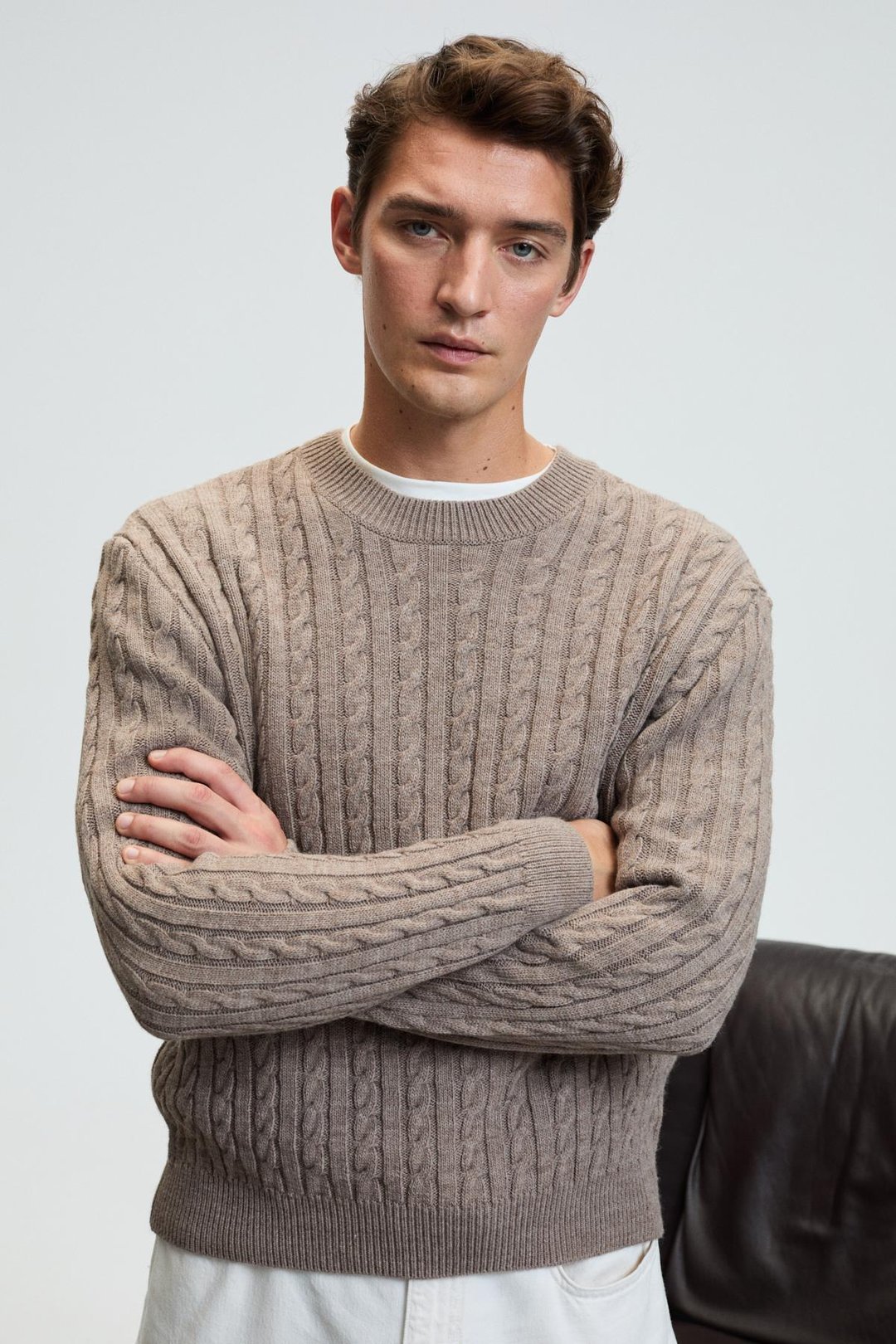 VINTLACE Erkek Yuvarlak Yaka Saç Örgü Desenli Regular Fit Triko Bej Kazak