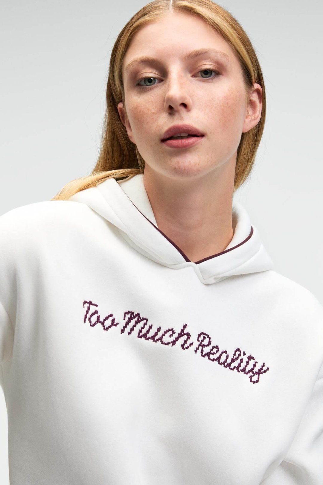 VIRETHIA Kadın Ara Biyeli Baskı Ve Nakış Detaylı Kapüşonlu Relaxed Beyaz Sweatshirt