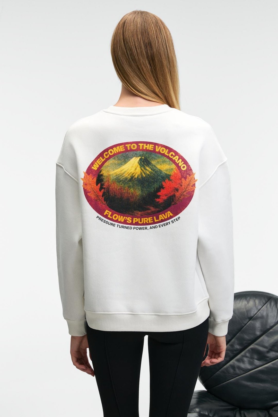 VISTARA Kadın Nakış Detaylı Yuvarlak Yaka Regular Fit Beyaz Sweatshirt