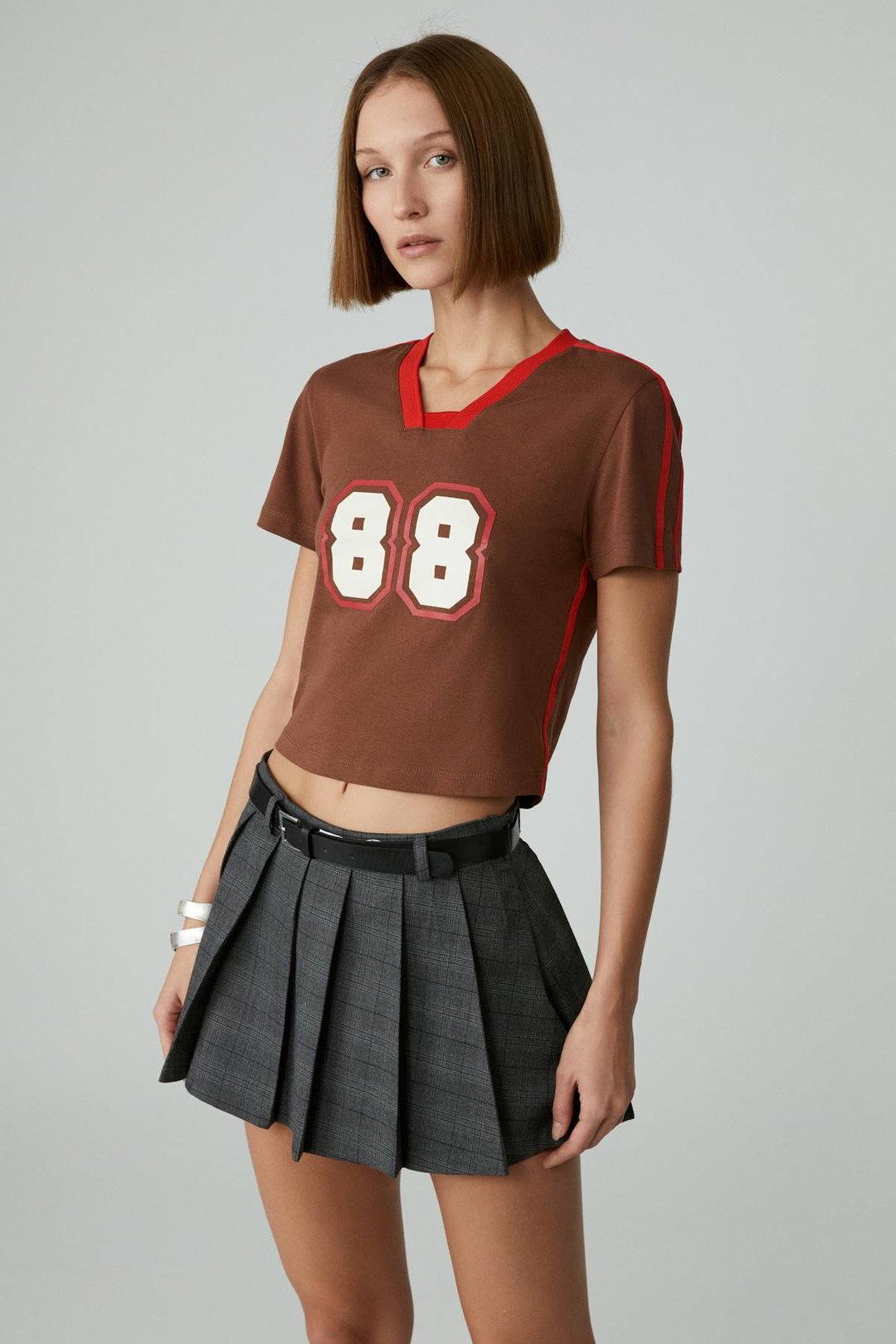 YEIDY Kadın Slim Baskılı Kısa Kol Asimetrik Yaka Kahverengi T-Shirt