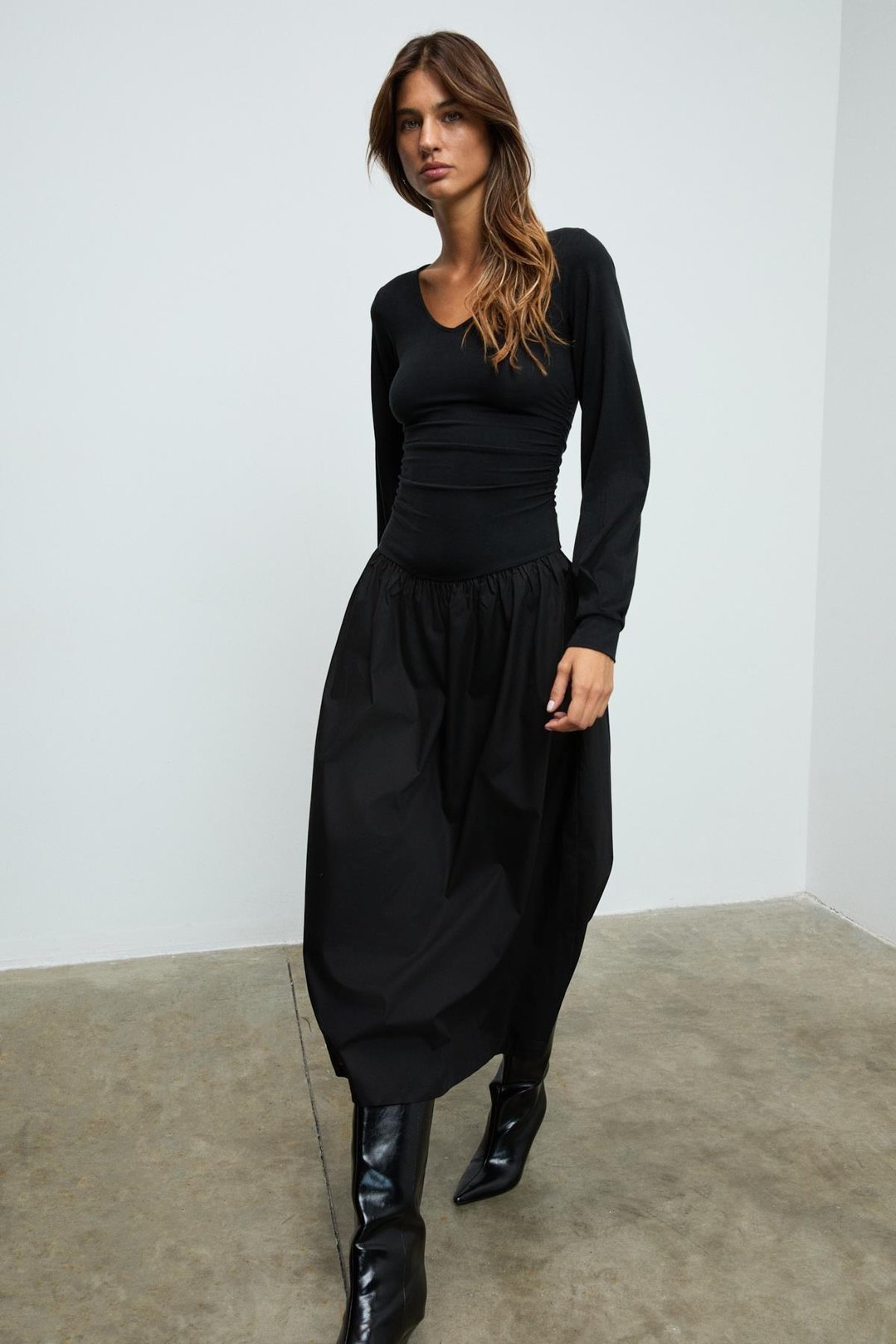 YOKEND Kadın V Yakalı Büzgü Detaylı Esnek Kumaşlı Eteği Poplin Siyah Elbise