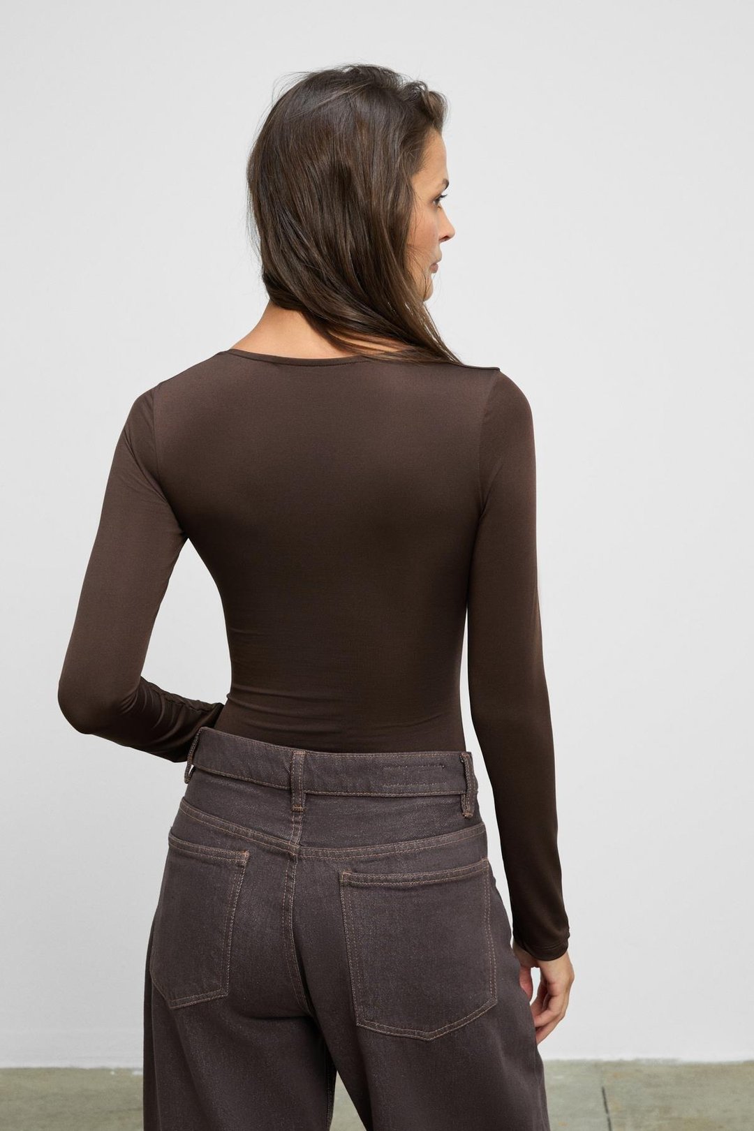 ZAFEEA Kadın Havuz Yakalı Esnek Kumaşlı Çıtçıtlı Koyu Kahverengi Bluz