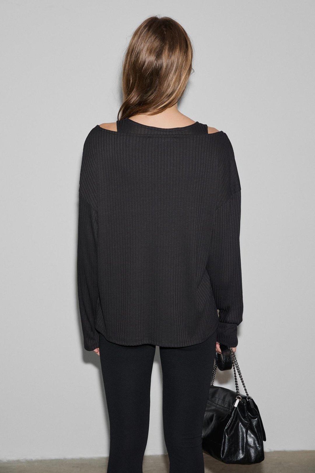 ZARREUS Kadın Omuz Dekolteli Esnek Kumaşlı Rahat Kalıp Siyah Bluz