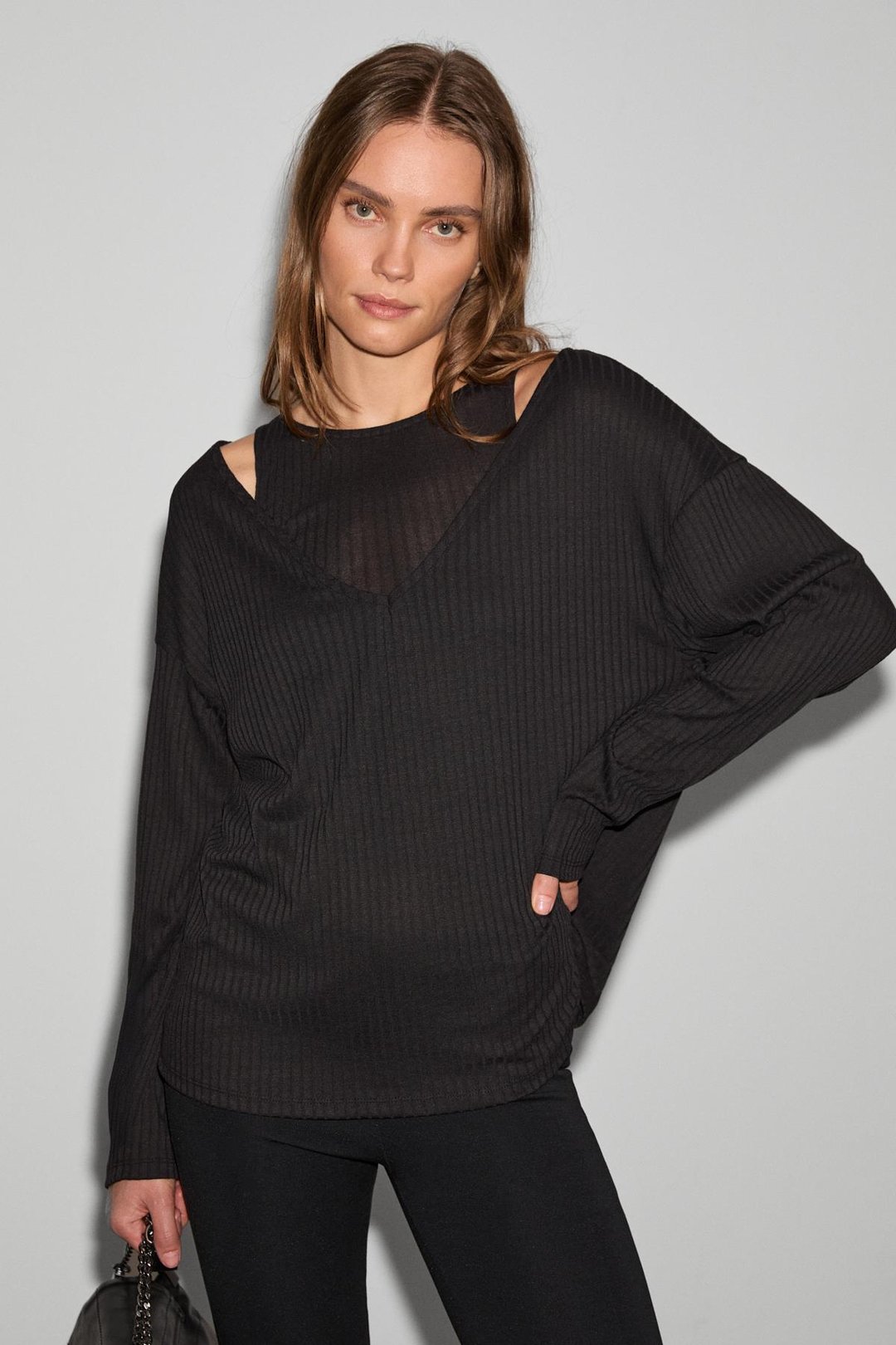 ZARREUS Kadın Omuz Dekolteli Esnek Kumaşlı Rahat Kalıp Siyah Bluz