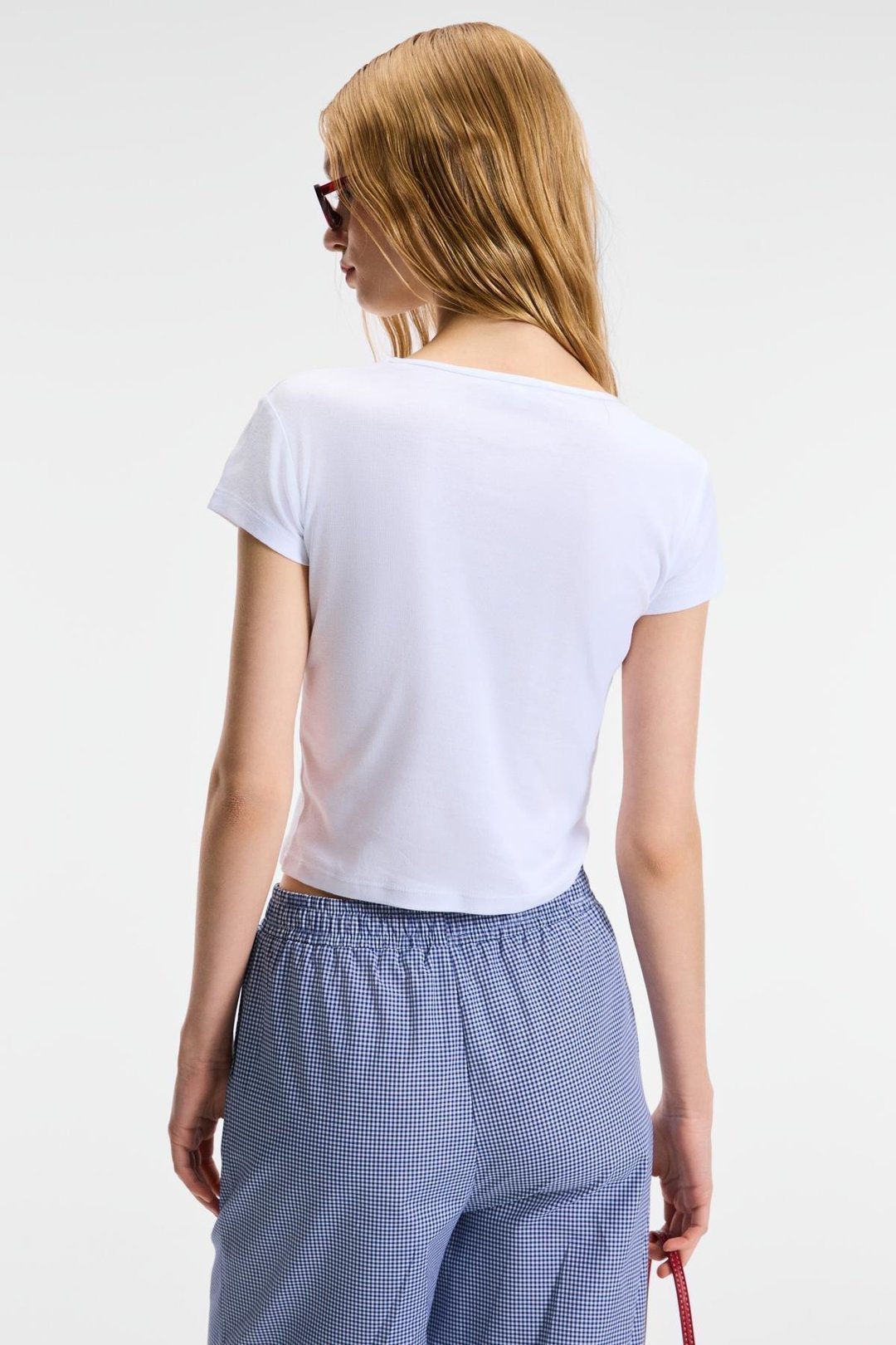 ZEFIRA Kadın Bisiklet Yaka Kısa Kollu Önü Boncuk İşleme Detaylı Slim Beyaz T-Shirt