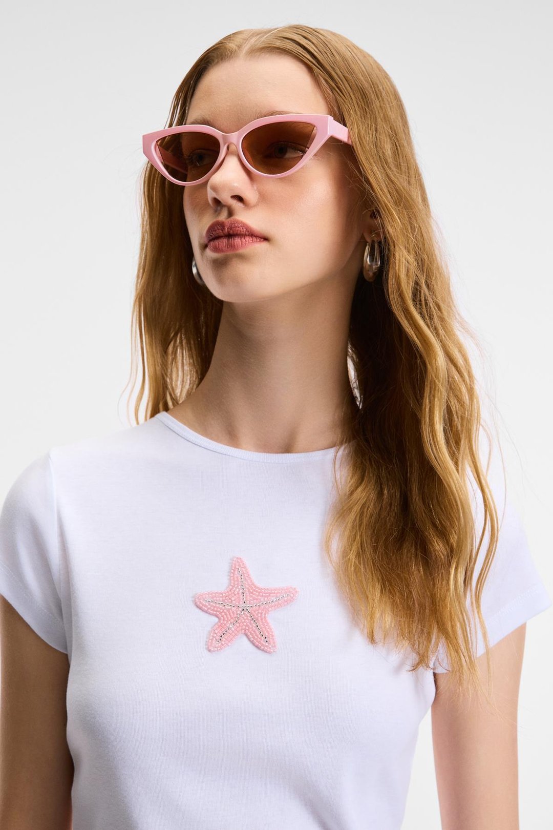 ZEFIRA Kadın Bisiklet Yaka Kısa Kollu Önü Boncuk İşleme Detaylı Slim Beyaz - Desenli T-Shirt