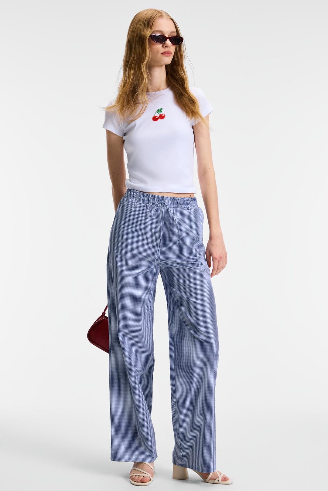 ZEFIRA Kadın Bisiklet Yaka Kısa Kollu Önü Boncuk İşleme Detaylı Slim Beyaz T-Shirt