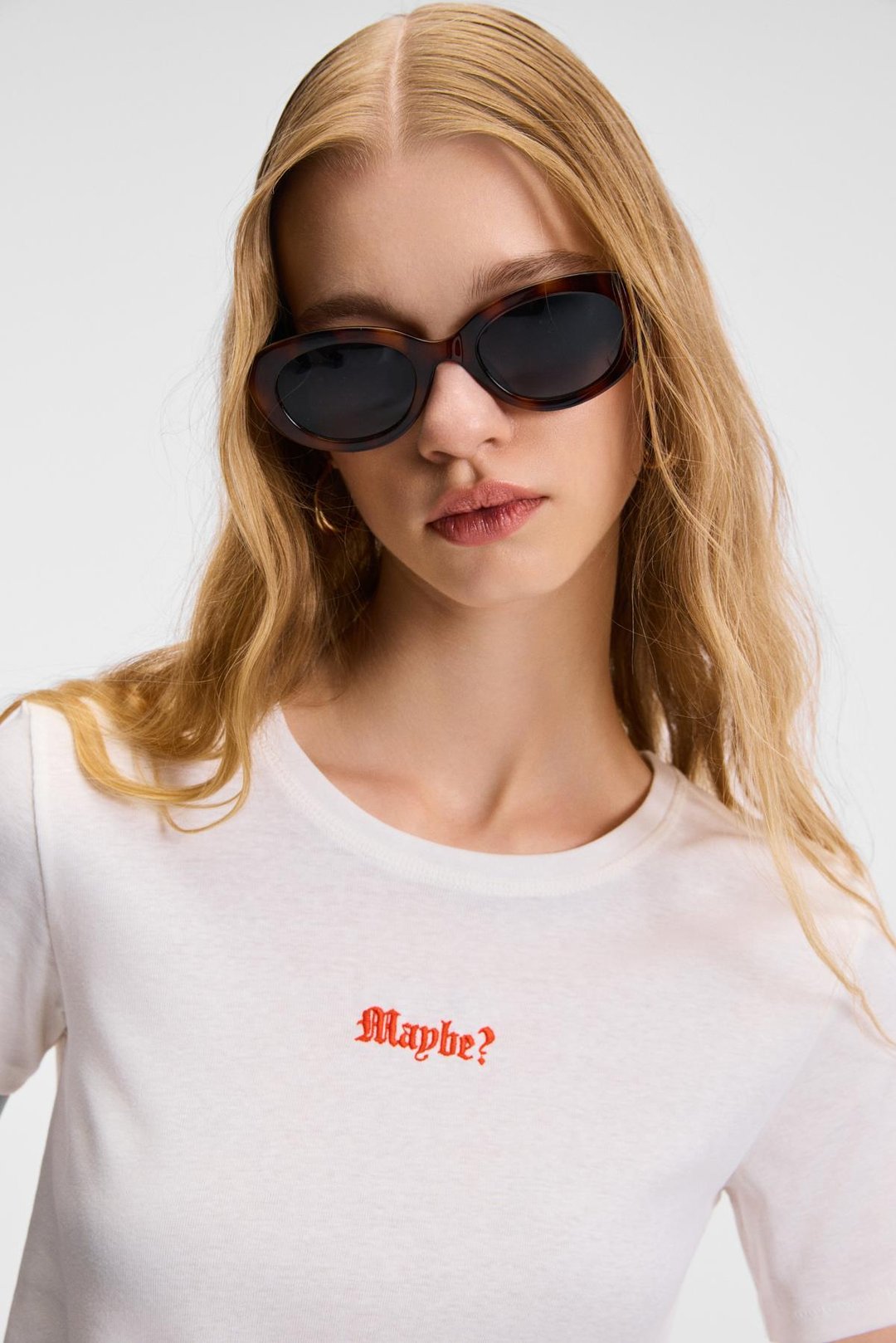 ZERAYA Kadın Bisiklet Yaka Kısa Kollu Önde Nakış Detaylı Crop Beyaz T-Shirt