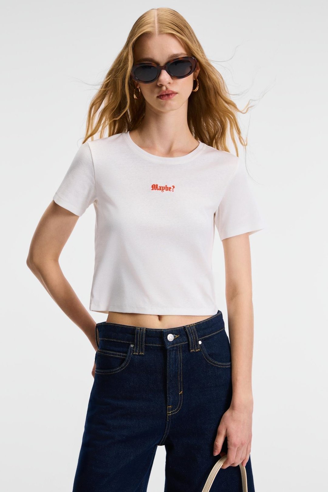 ZERAYA Kadın Bisiklet Yaka Kısa Kollu Önde Nakış Detaylı Crop Beyaz T-Shirt