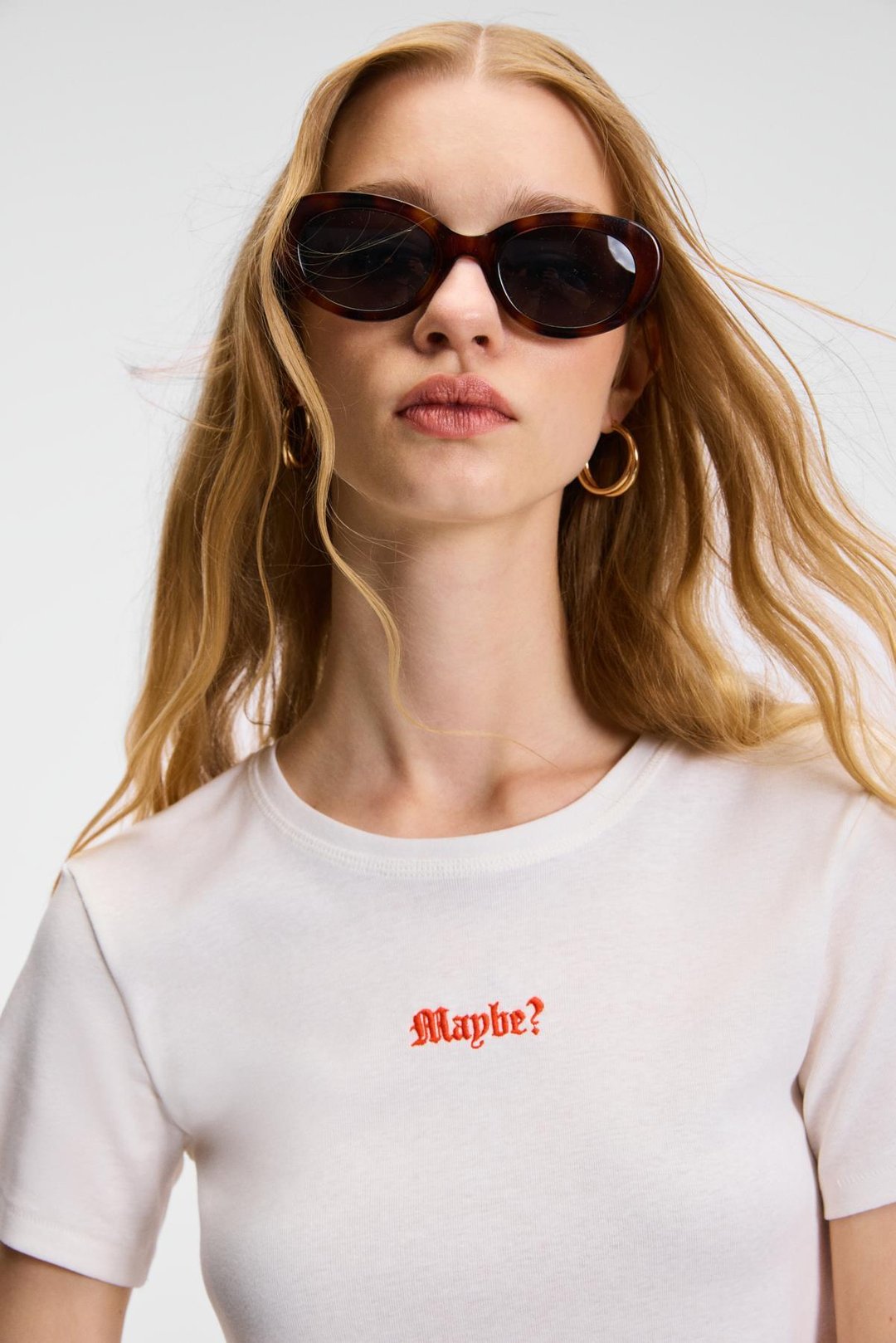 ZERAYA Kadın Bisiklet Yaka Kısa Kollu Önde Nakış Detaylı Crop Beyaz T-Shirt