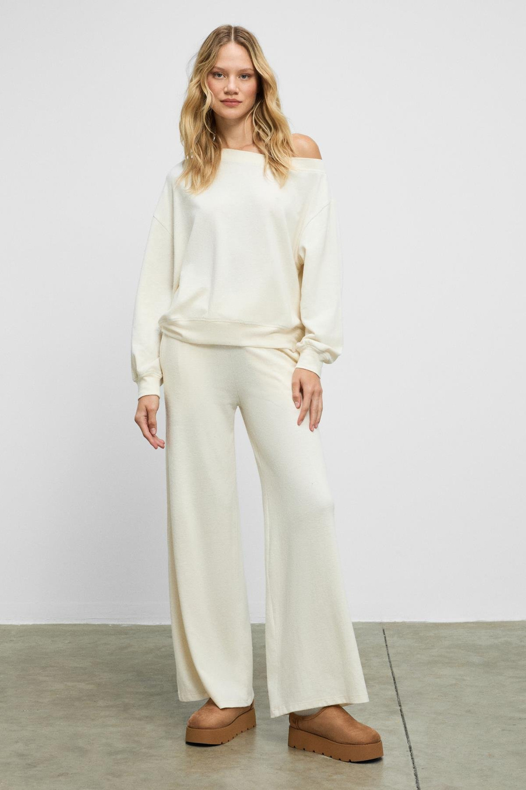 ARTREOS Kadın Yumuşak Ve Esnek Kumaşlı Asimetrik Kemerli Ekru Eşofman Altı