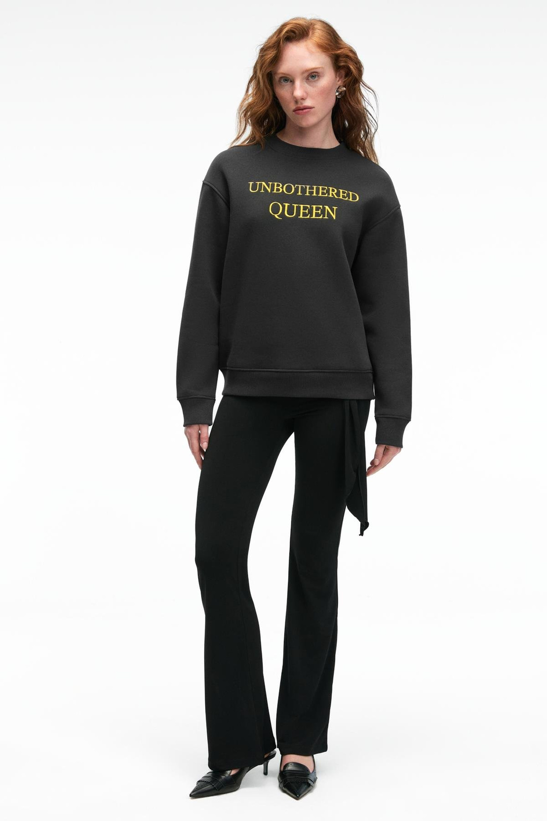 AYSHUR Kadın Esnek Kumaşlı Kemer Detaylı Geniş Paçalı Slim Fit Siyah Pantolon