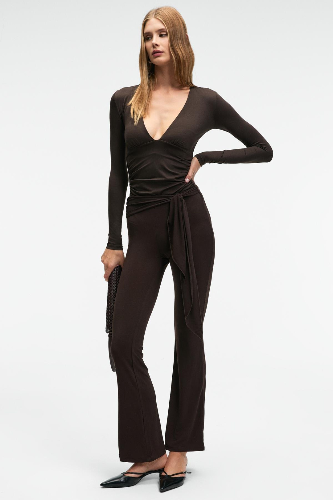 AYSHUR Kadın Esnek Kumaşlı Kemer Detaylı Geniş Paçalı Slim Fit Koyu Kahverengi Pantolon