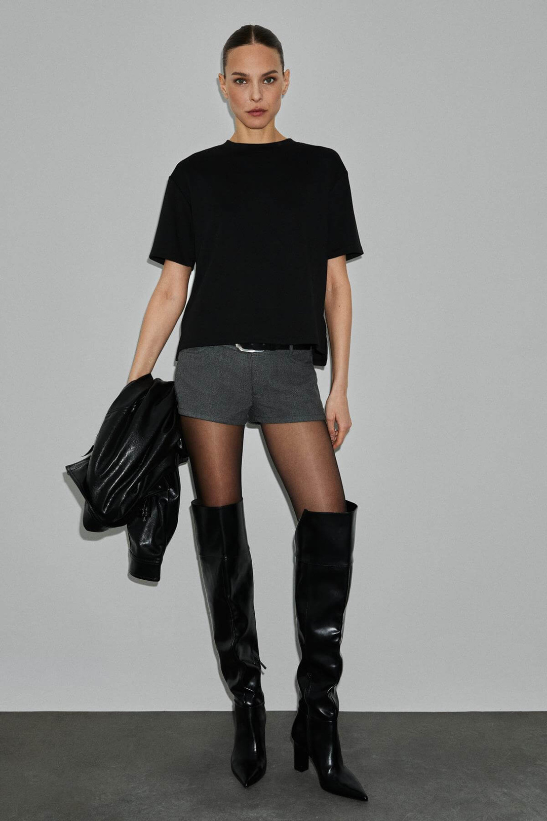 COLENA Kadın Organik Pamuklu Bisiklet Yaka Oversize Fit Kısa Kollu Siyah T-Shirt