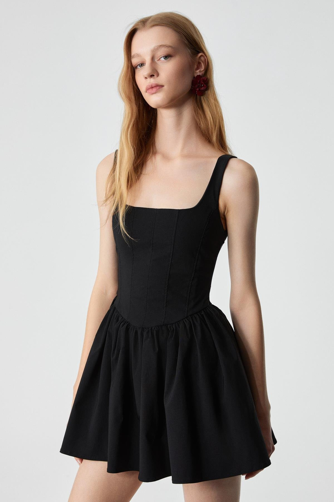 DOUMBIAN Kadın Slim Fermuarlı Havuz Yaka Kısa Siyah Elbise