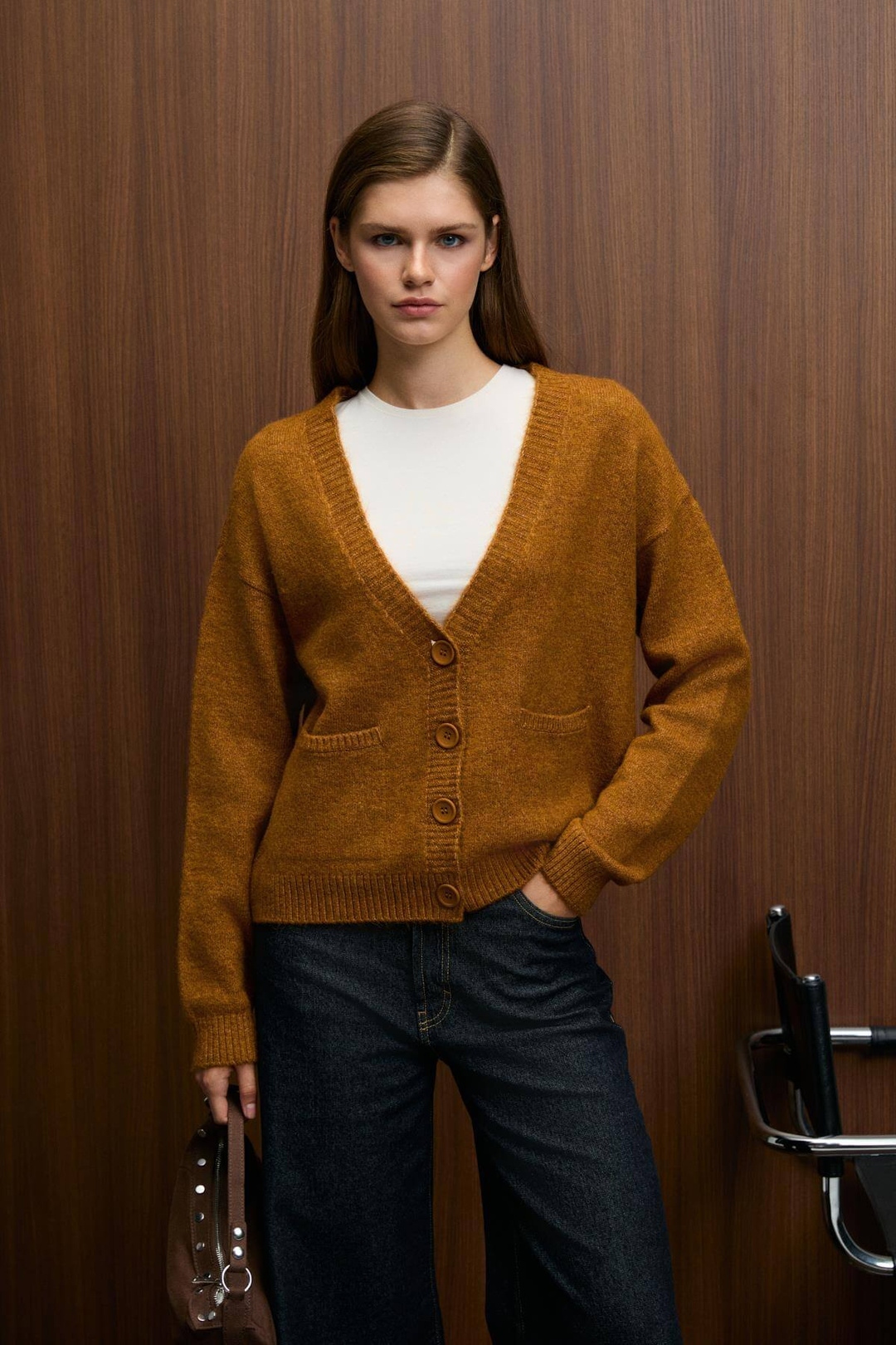 ESENCIA Kadın V Yaka Uzun Kollu Düğmeli Cepli Yumuşak Dokulu Regular Triko Safran Sarı Kazak