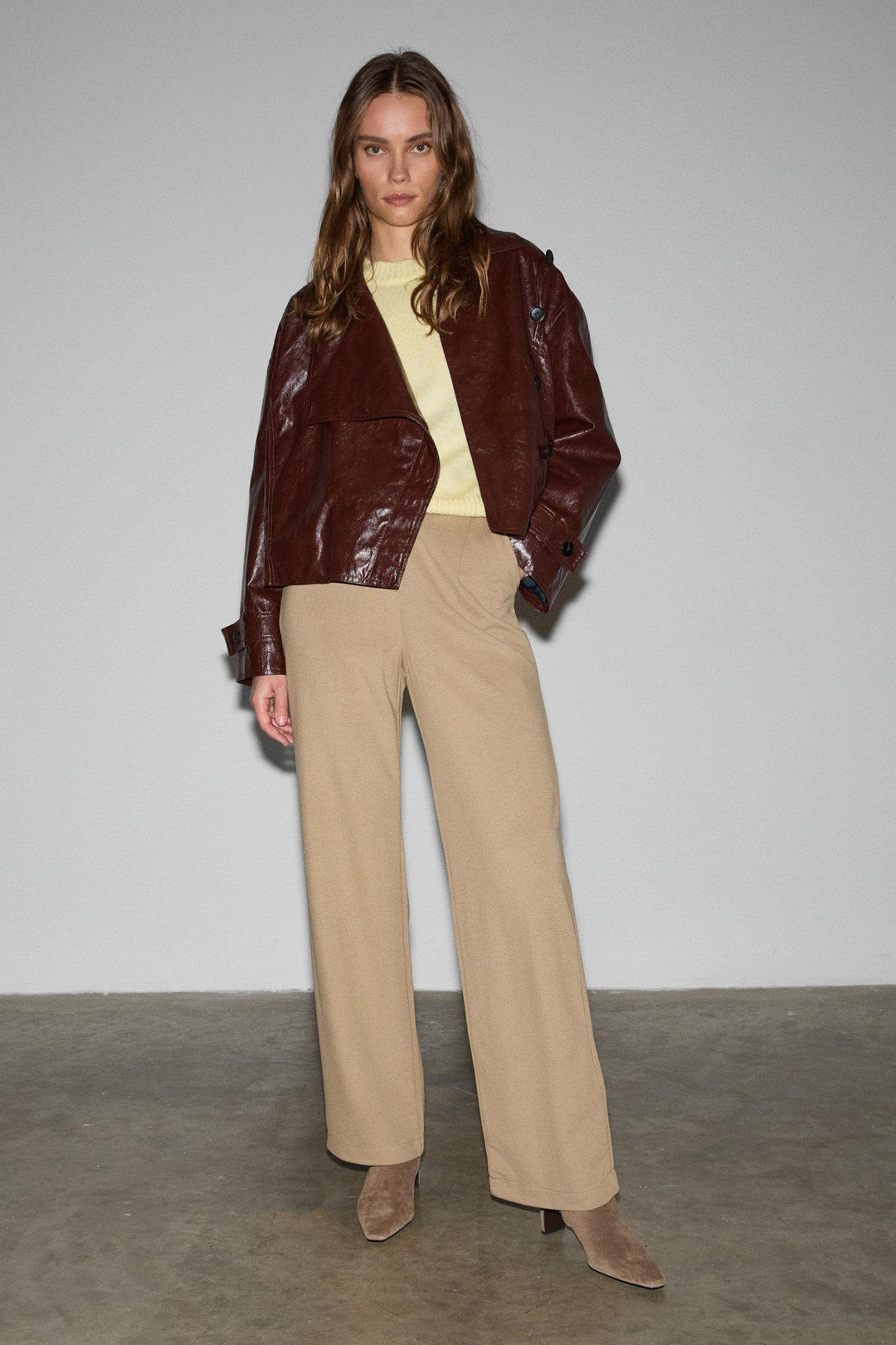 FREDA Kadın Kalın İnterlok Tok ve Esnek Kumaşlı Flare Paça Önü Nervürlü Beli lastikli Bej Pantolon