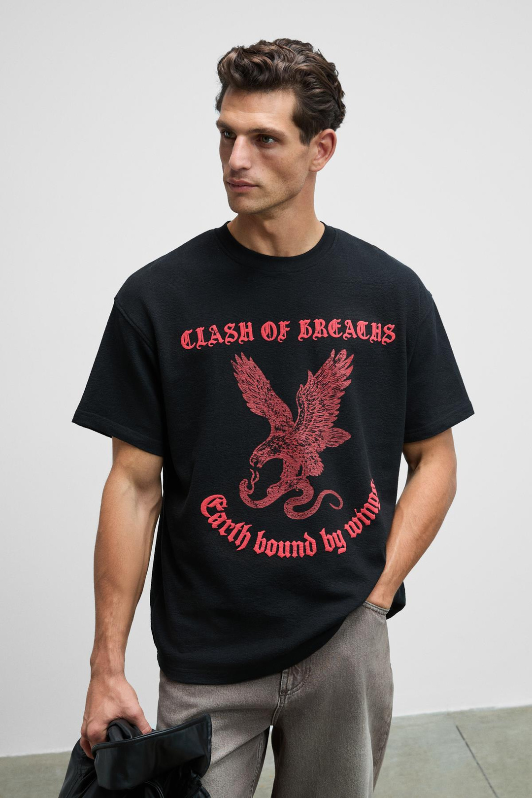 GUSI Erkek Önü Kabaran Baskılı %100 Organik Pamuk Oversize Fit Bisiklet Yaka Siyah T-Shirt