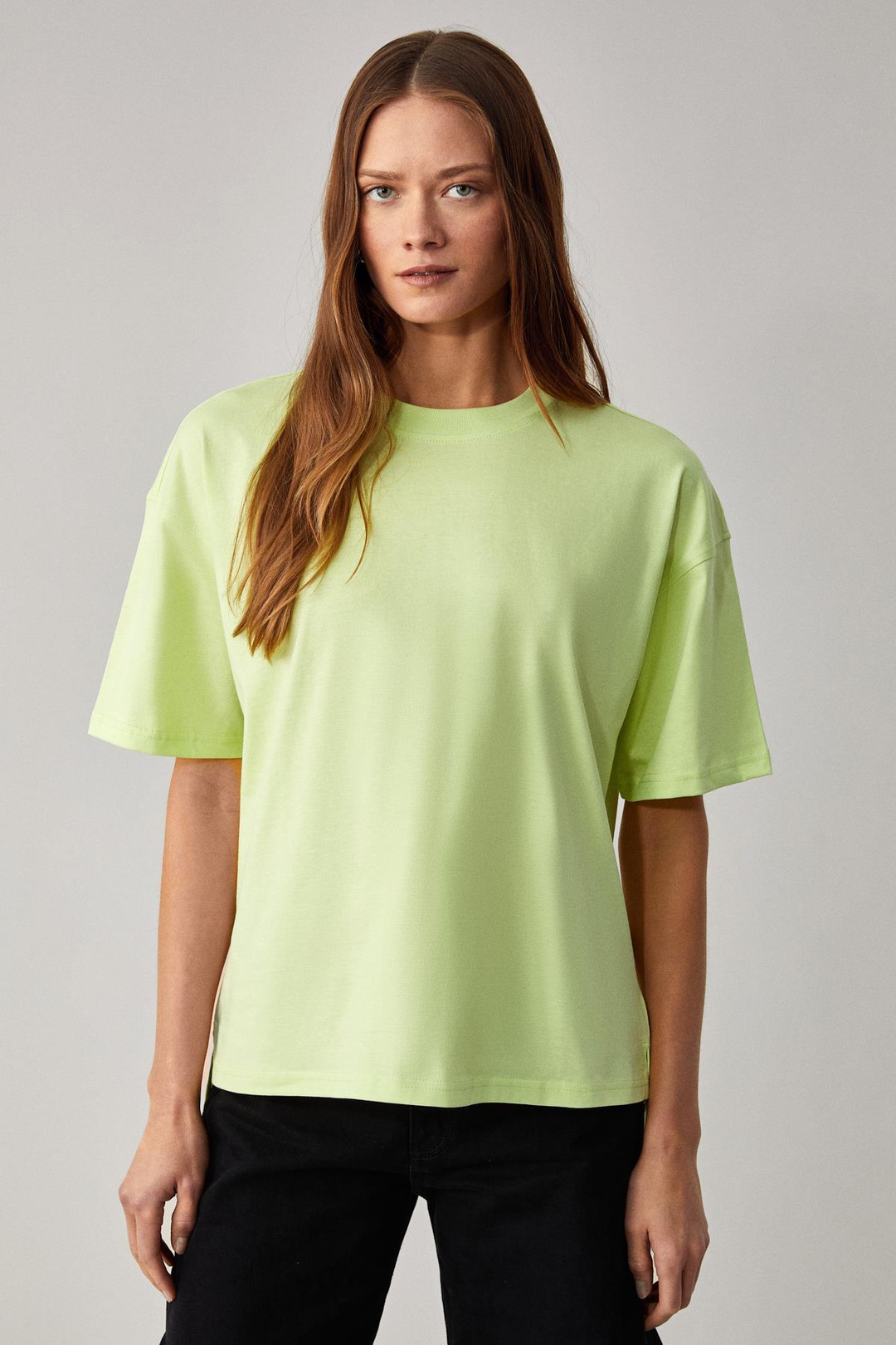 Jemmy Kadın %100 Organik Pamuk Relaxed Fit Yırtmaçlı Yuvarlak Yakalı Neon Yeşil T-Shirt