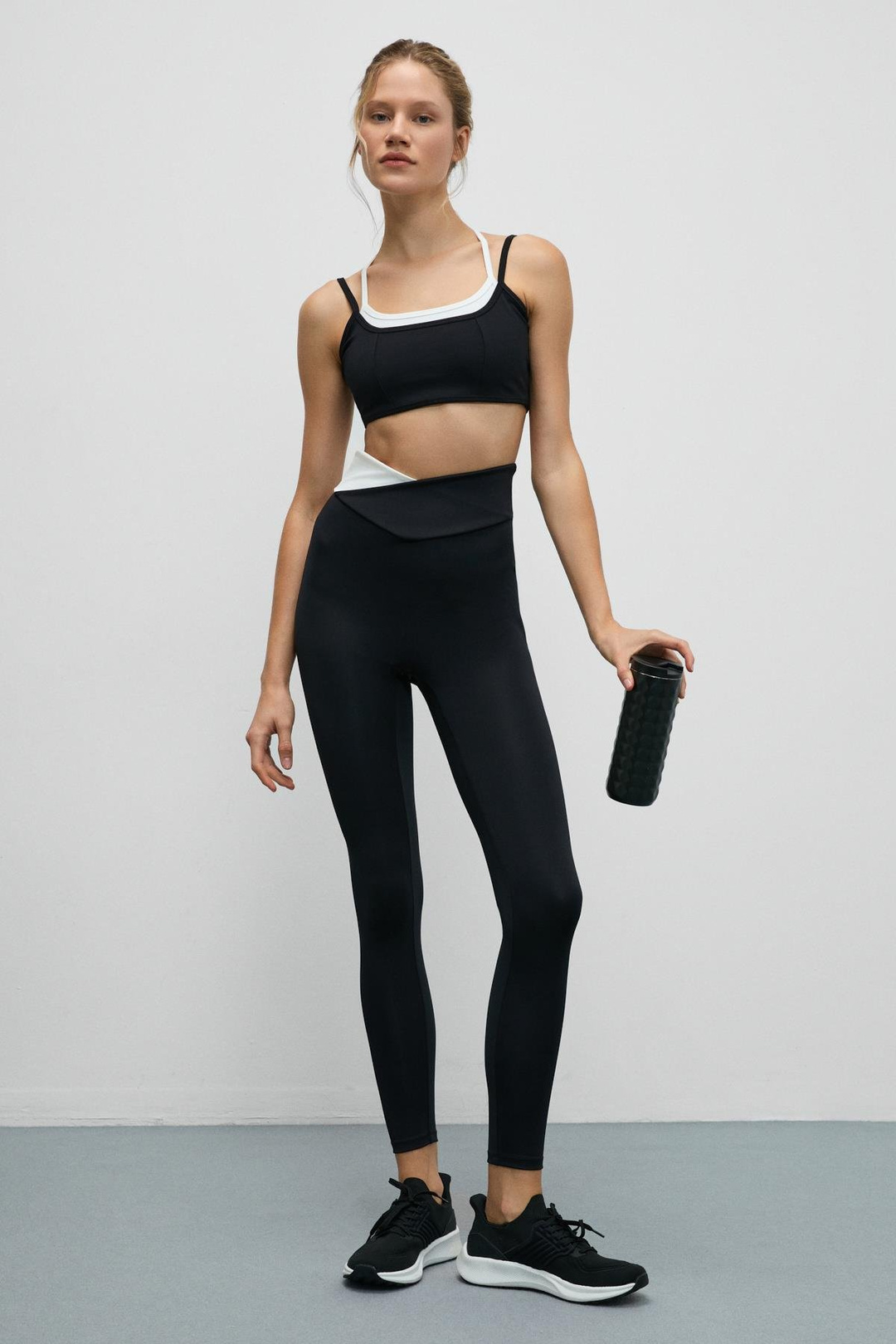 JULSEN Kadın Yumuşak Ve Esnek Dokulu Asimetrik Konstrat Bel Detaylı Siyah - Beyaz Tayt