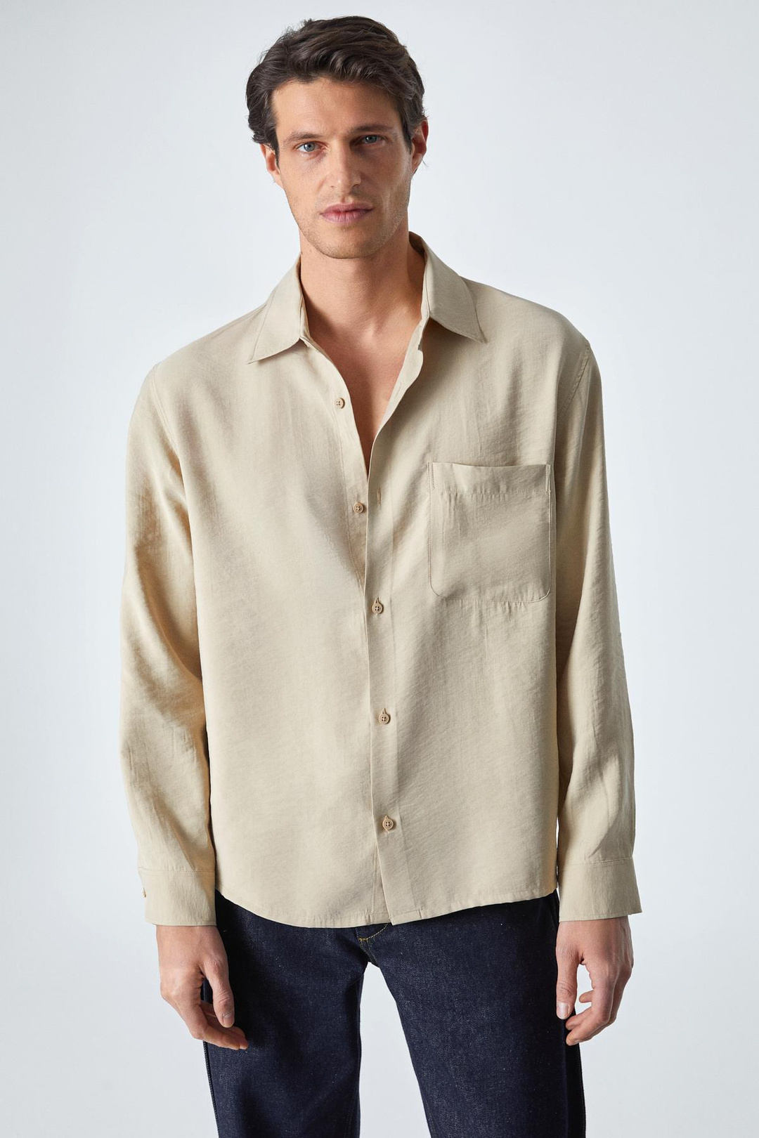 JUUSO Erkek Dökümlü Kumaş Gömlek Yaka Düğmeli Manşetli Cep Detaylı Uzun Kol Bej Gömlek