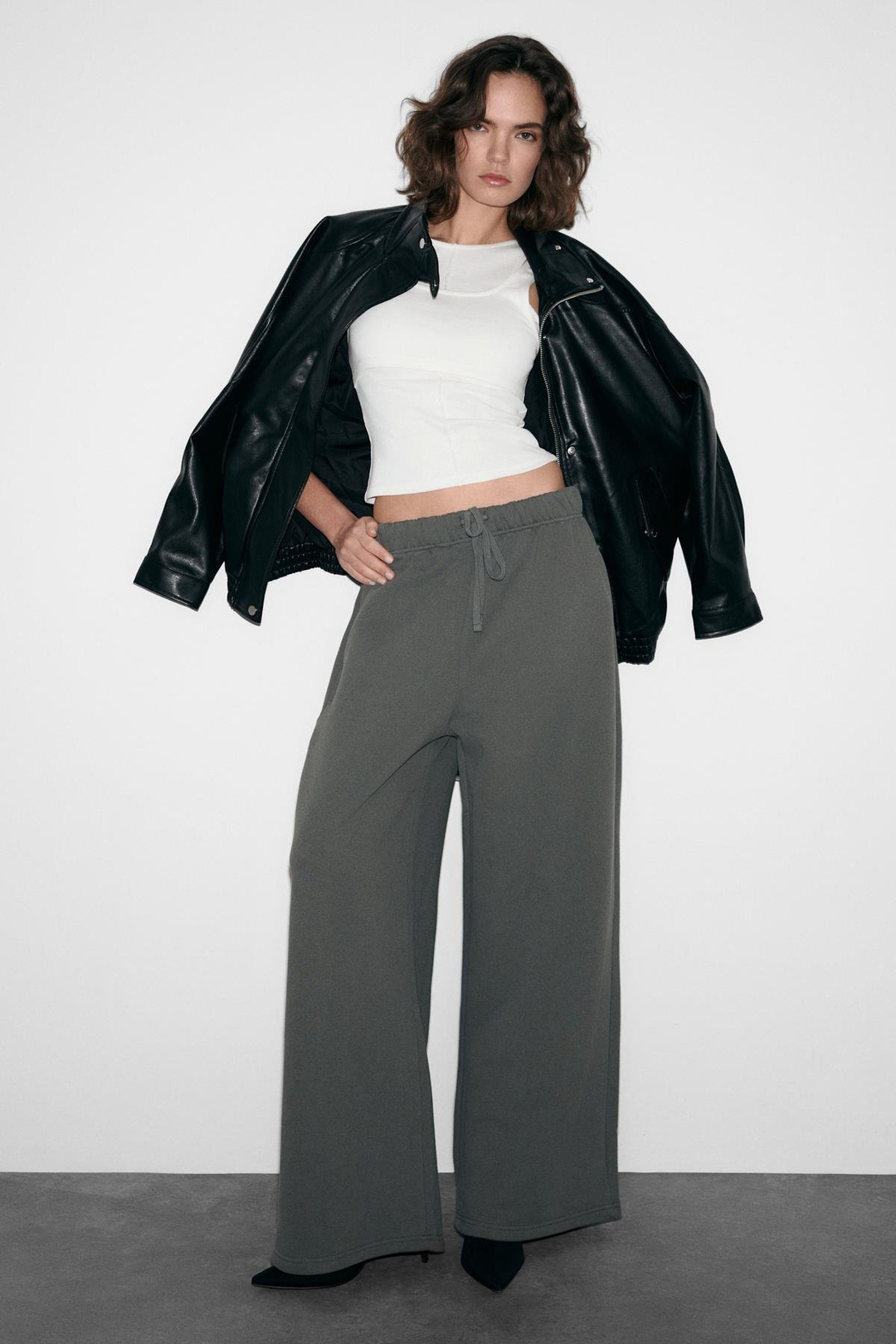 KENYOT Kadın Organik Pamuklu Nakış İşlemeli Geniş Paçalı Relaxed Fit Antrasit Eşofman Altı