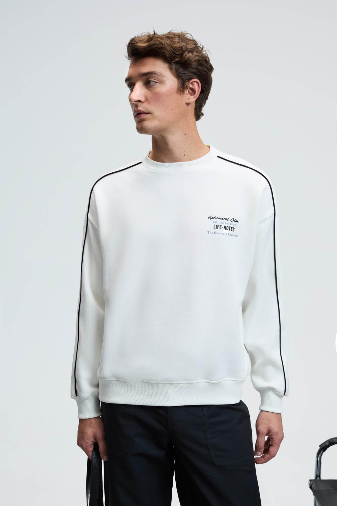 LEIF Erkek Kolları Biyeli Önü Baskılı Yuvarlak Yaka Oversize Ekru Sweatshirt